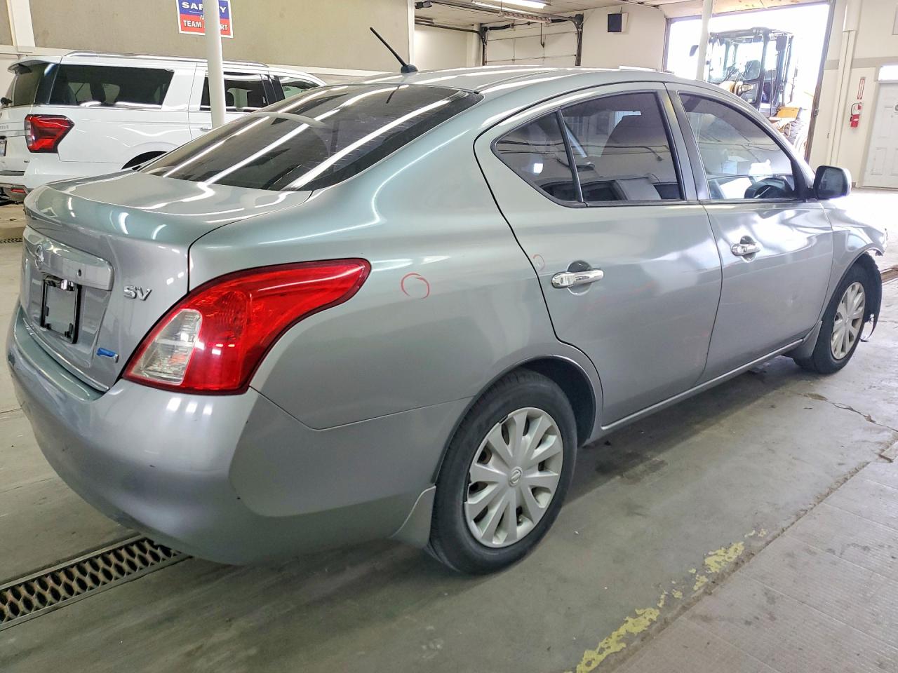 2012 Nissan Versa 1.6 S Серебряный vin: 3N1CN7AP8CL913263