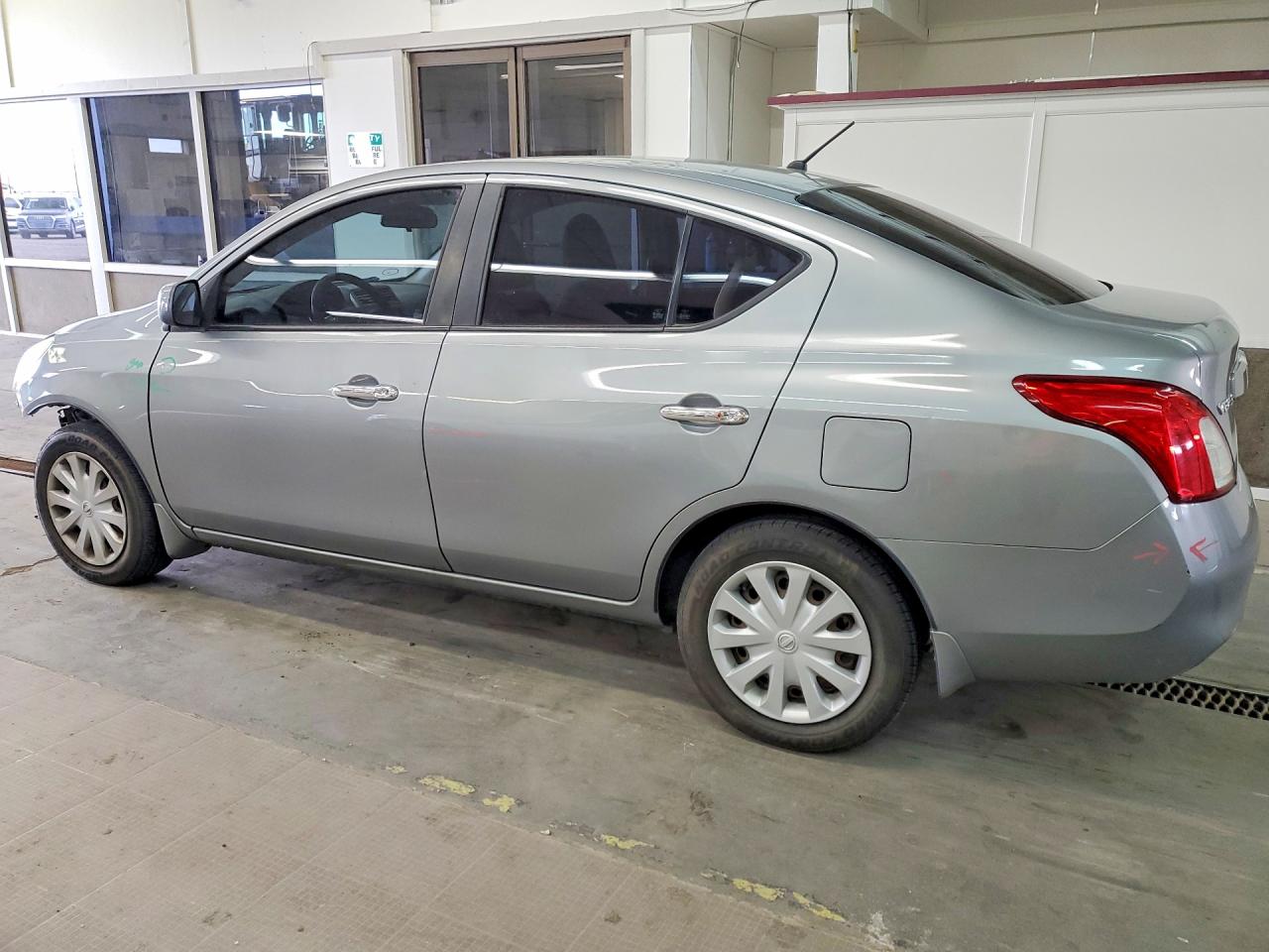 2012 Nissan Versa 1.6 S Серебряный vin: 3N1CN7AP8CL913263