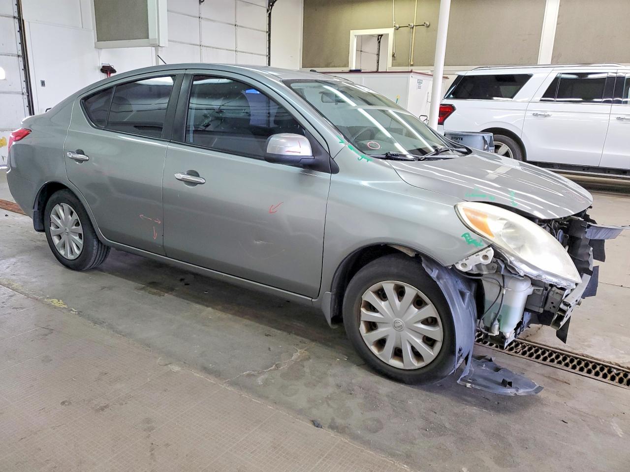 2012 Nissan Versa 1.6 S Серебряный vin: 3N1CN7AP8CL913263