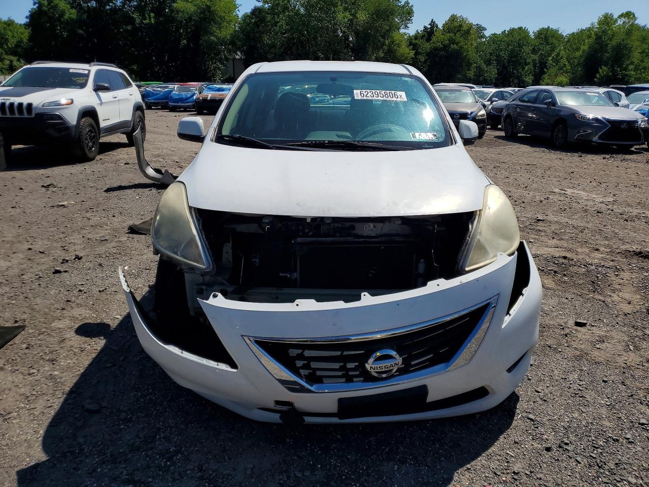 2013 Nissan Versa 1.6 S Белый vin: 3N1CN7AP8DL835309