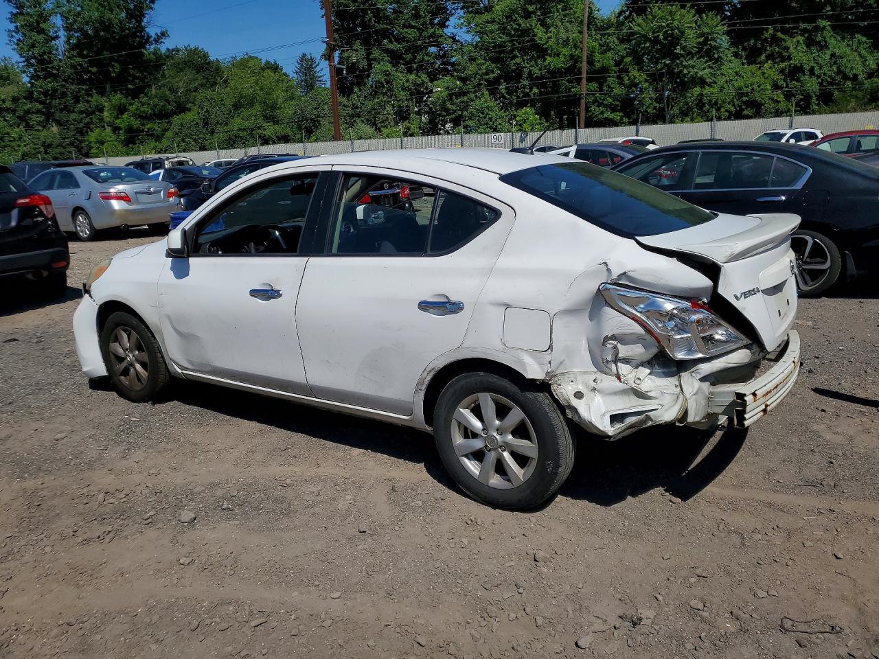 2013 Nissan Versa 1.6 S Белый vin: 3N1CN7AP8DL835309
