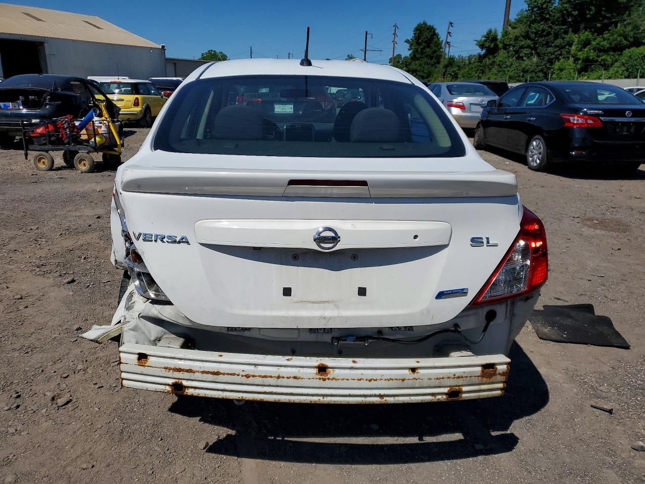 2013 Nissan Versa 1.6 S Белый vin: 3N1CN7AP8DL835309