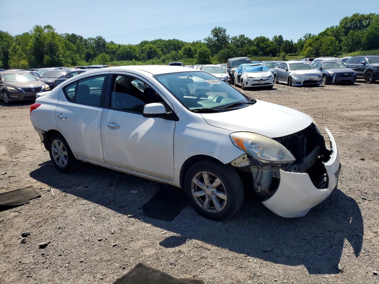 2013 Nissan Versa 1.6 S Белый vin: 3N1CN7AP8DL835309