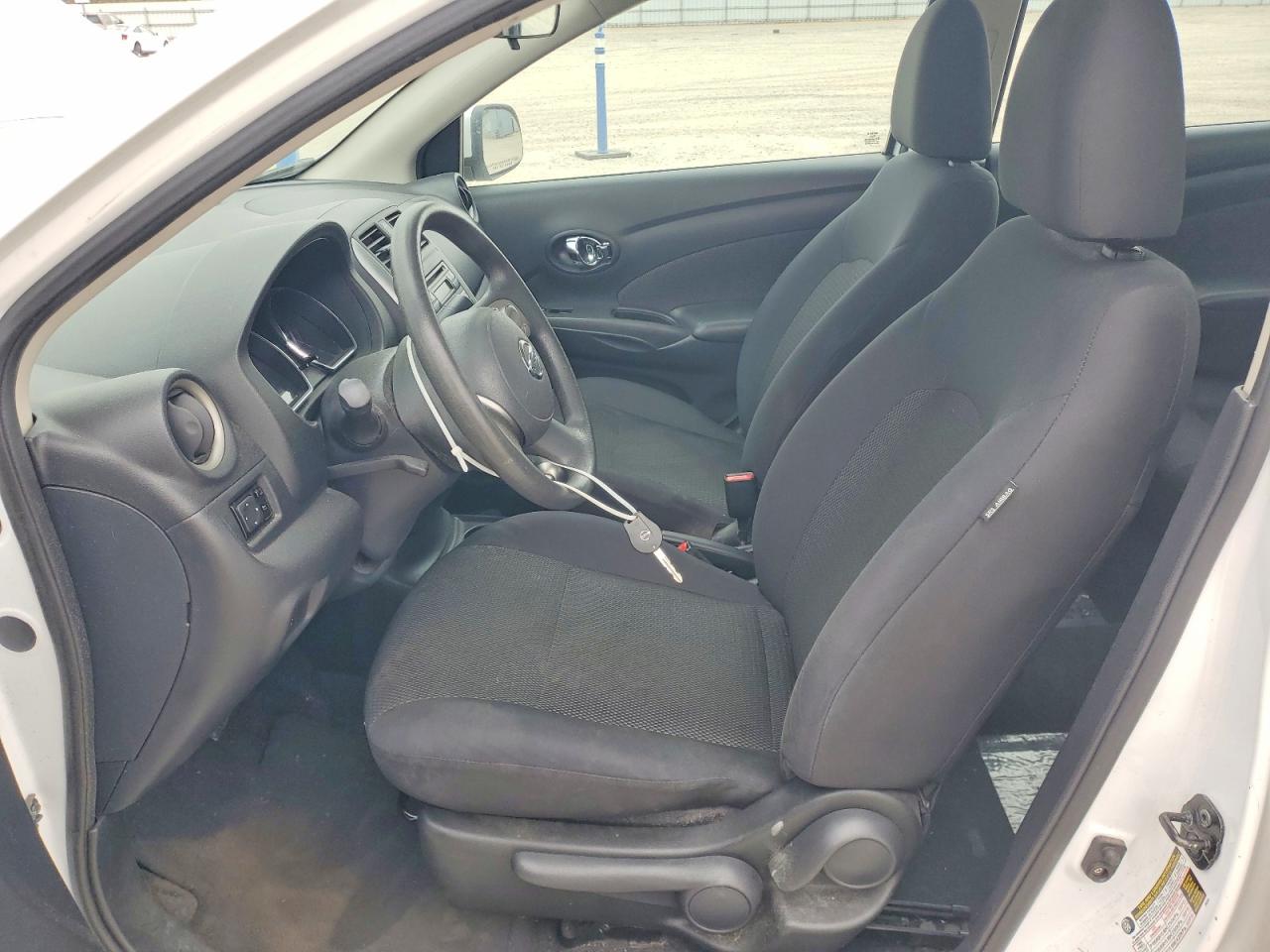 2013 Nissan Versa 1.6 S White vin: 3N1CN7AP8DL871811