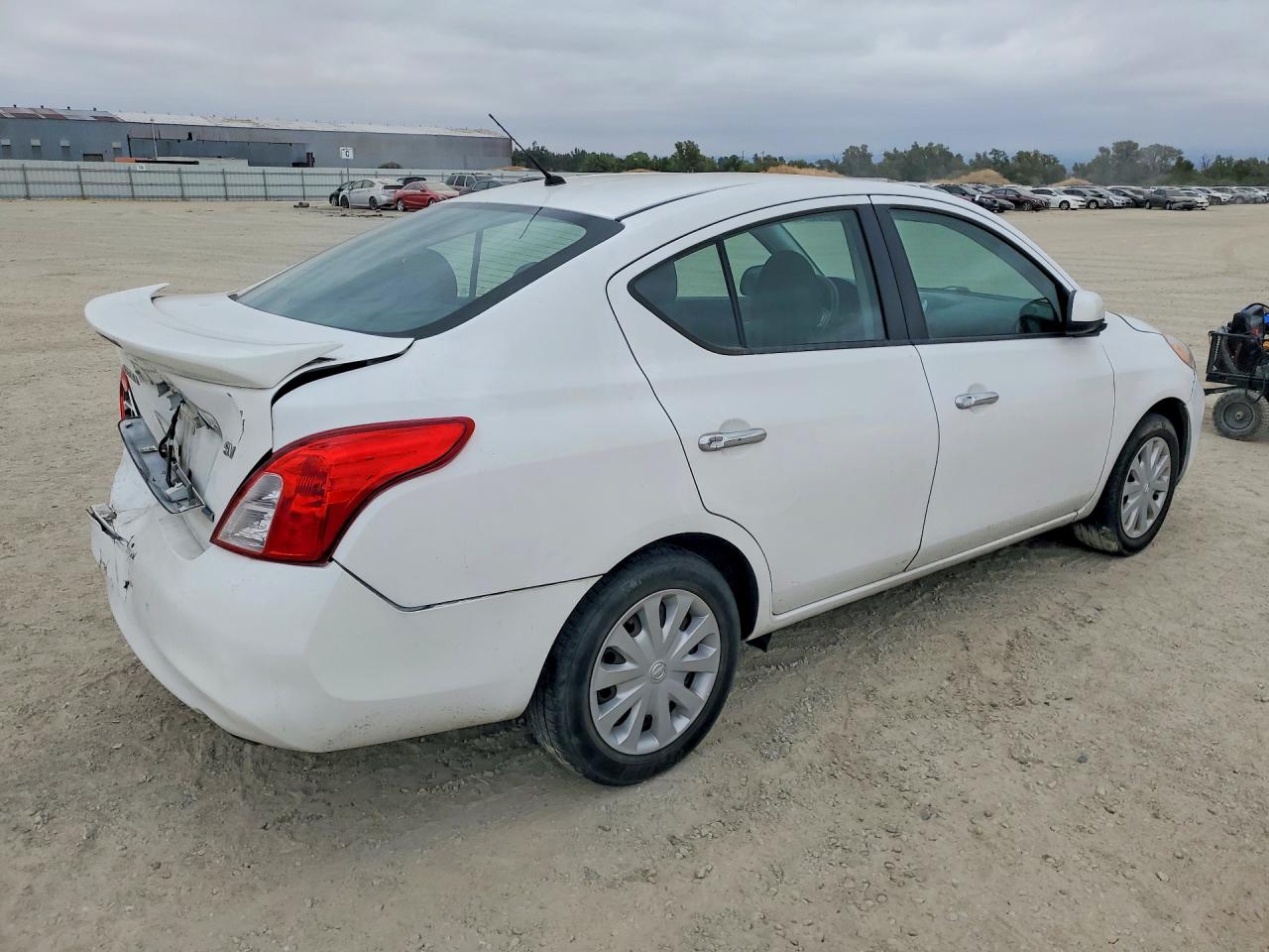 2013 Nissan Versa 1.6 S White vin: 3N1CN7AP8DL871811