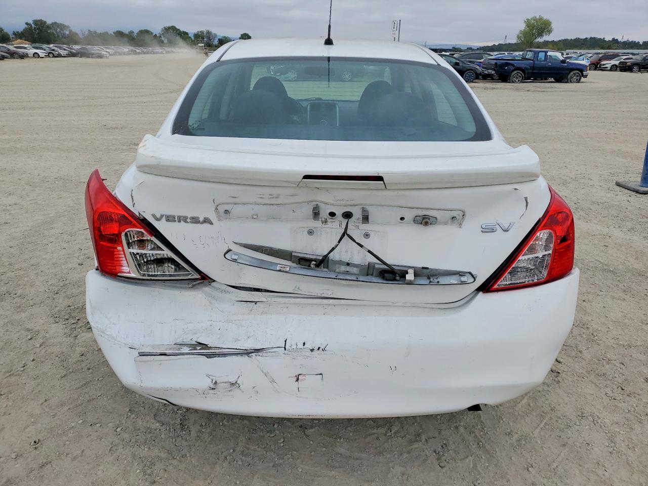 2013 Nissan Versa 1.6 S White vin: 3N1CN7AP8DL871811
