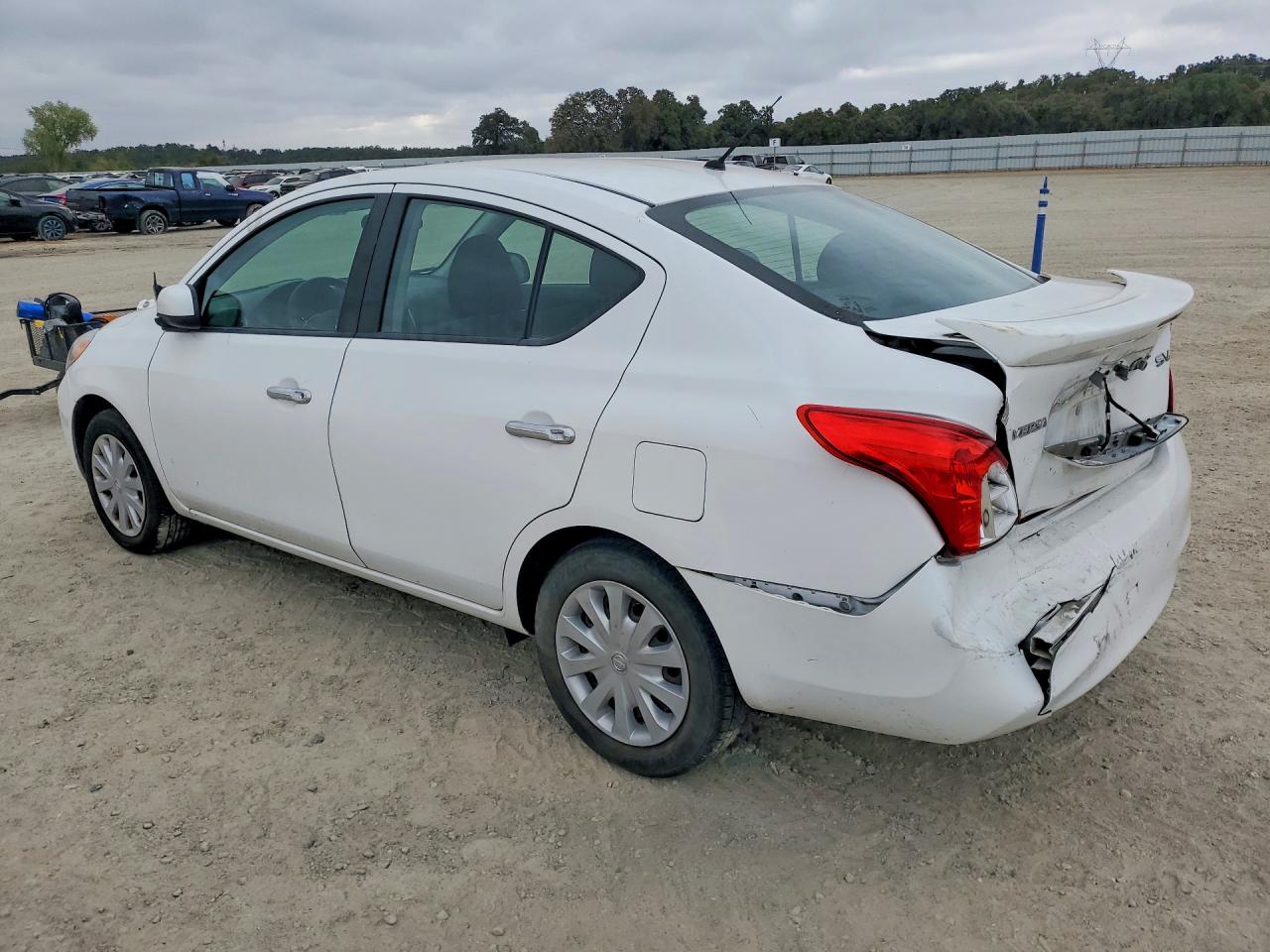 2013 Nissan Versa 1.6 S White vin: 3N1CN7AP8DL871811