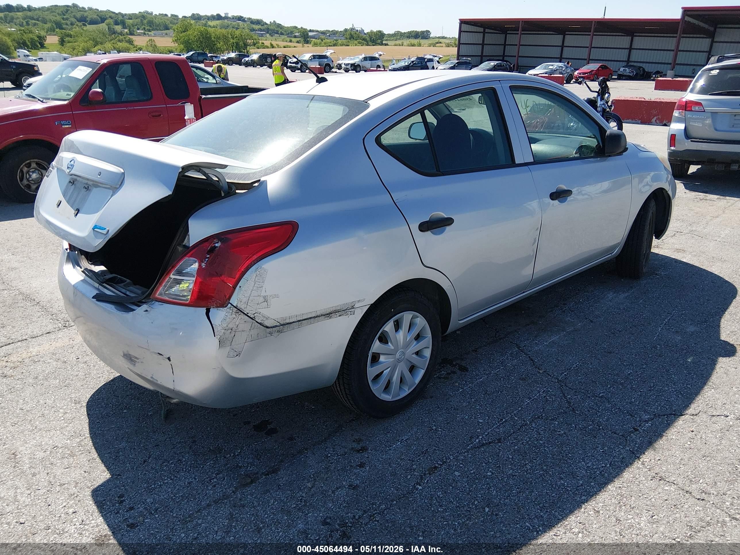 2013 Nissan Versa 1.6 S Silver vin: 3N1CN7AP8DL873834