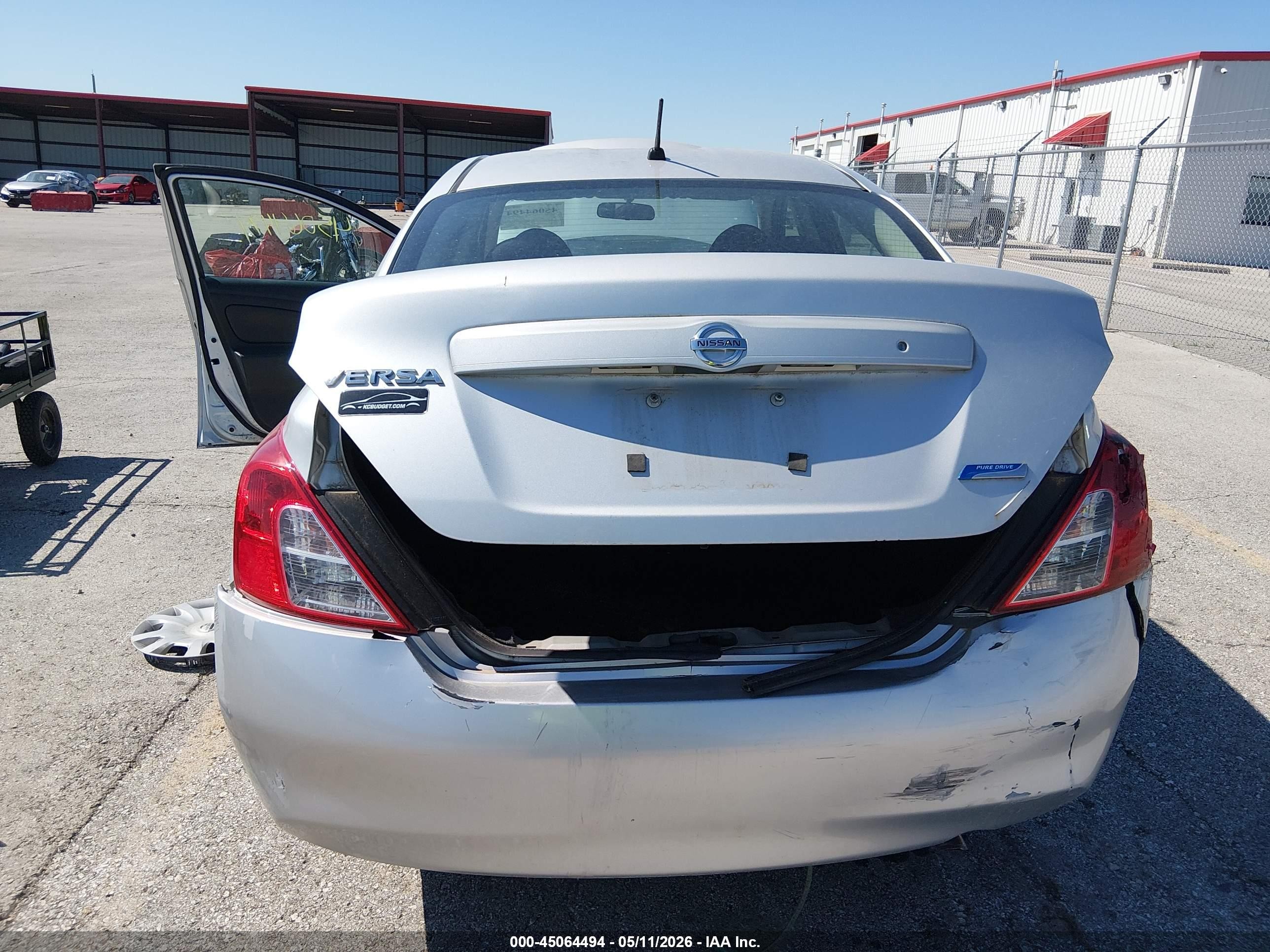 2013 Nissan Versa 1.6 S Silver vin: 3N1CN7AP8DL873834