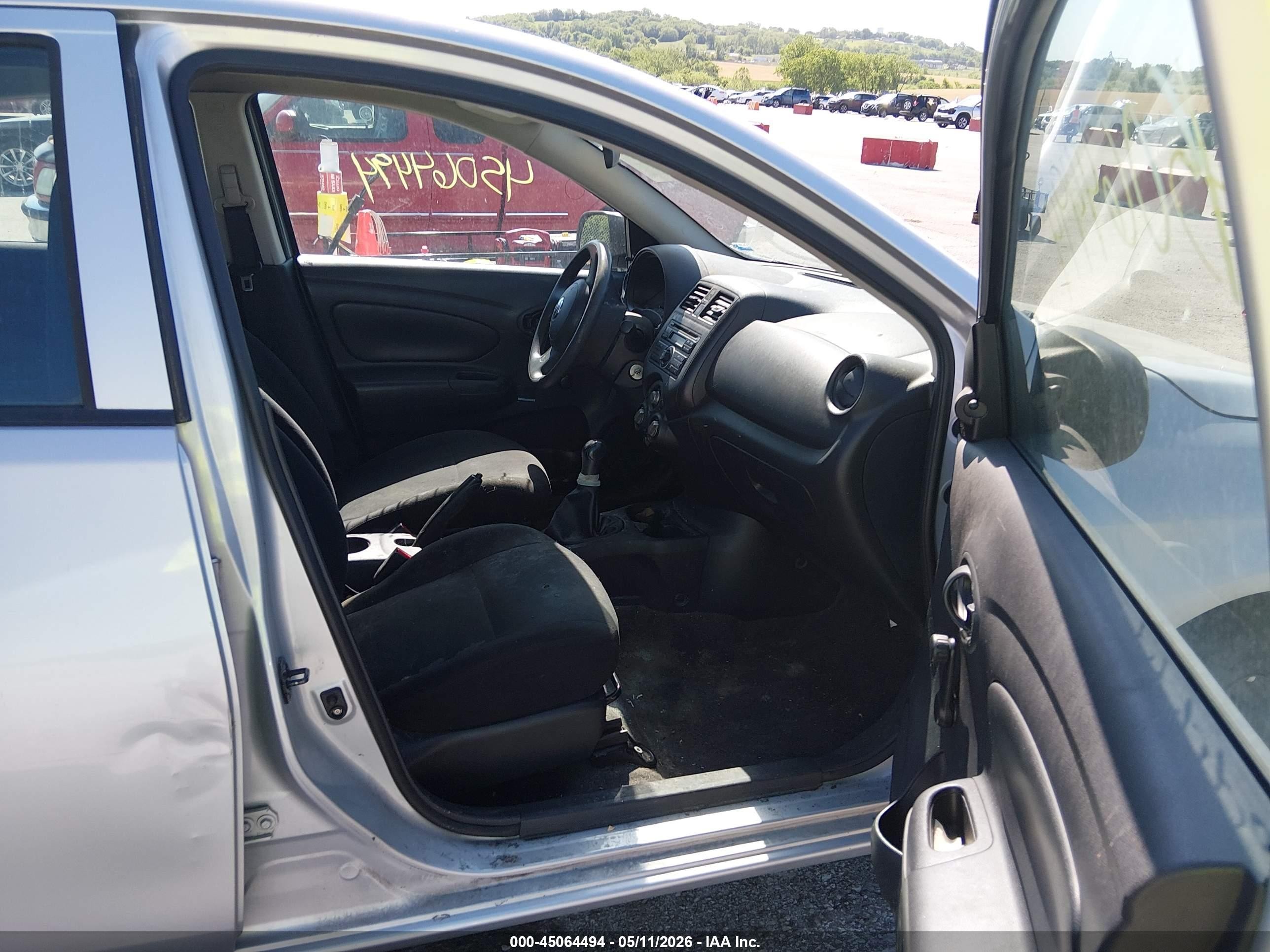 2013 Nissan Versa 1.6 S Silver vin: 3N1CN7AP8DL873834