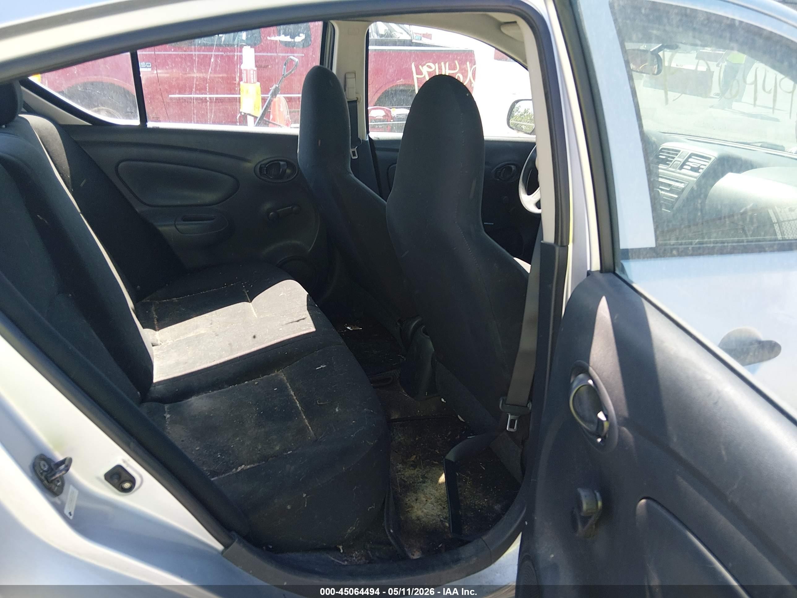 2013 Nissan Versa 1.6 S Silver vin: 3N1CN7AP8DL873834