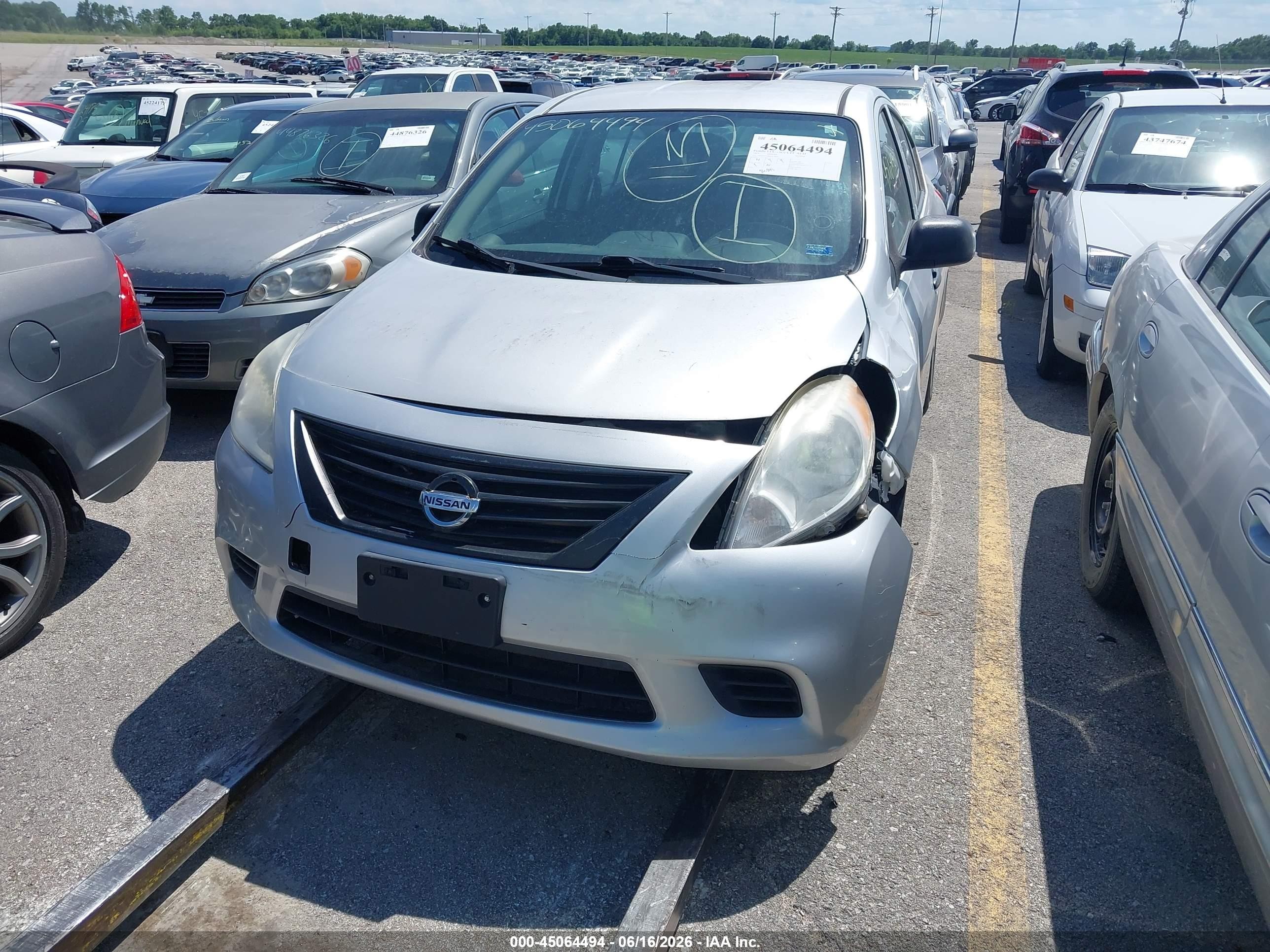 2013 Nissan Versa 1.6 S Silver vin: 3N1CN7AP8DL873834