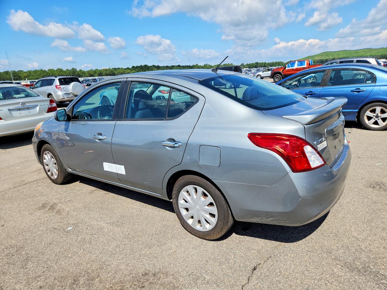 2013 Nissan Versa 1.6 S Silver vin: 3N1CN7AP8DL874773