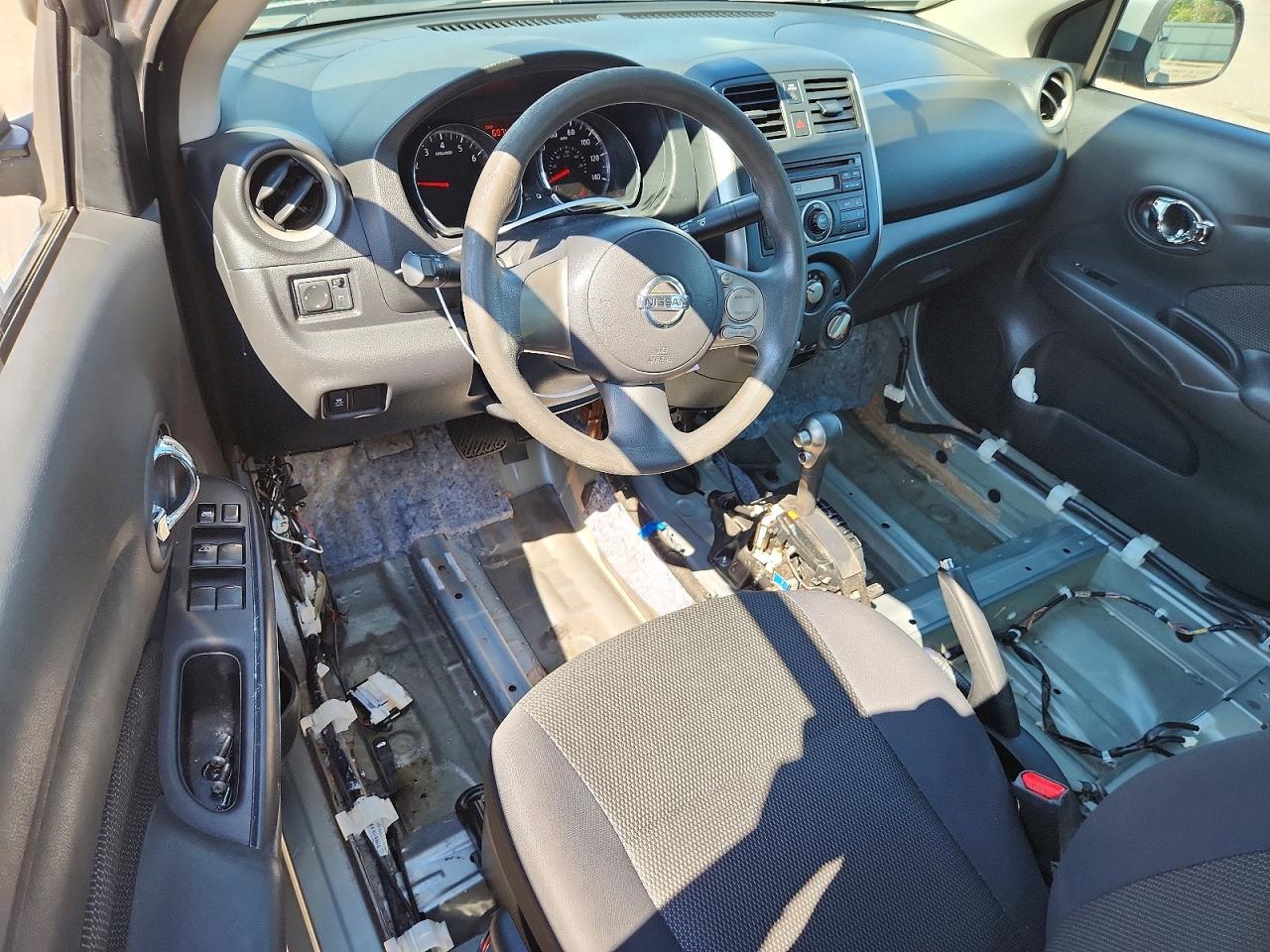 2013 Nissan Versa 1.6 S Silver vin: 3N1CN7AP8DL874773