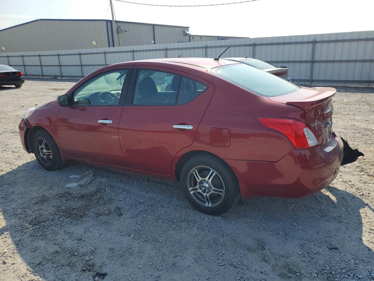2013 Nissan Versa 1.6 S Red vin: 3N1CN7AP8DL877639