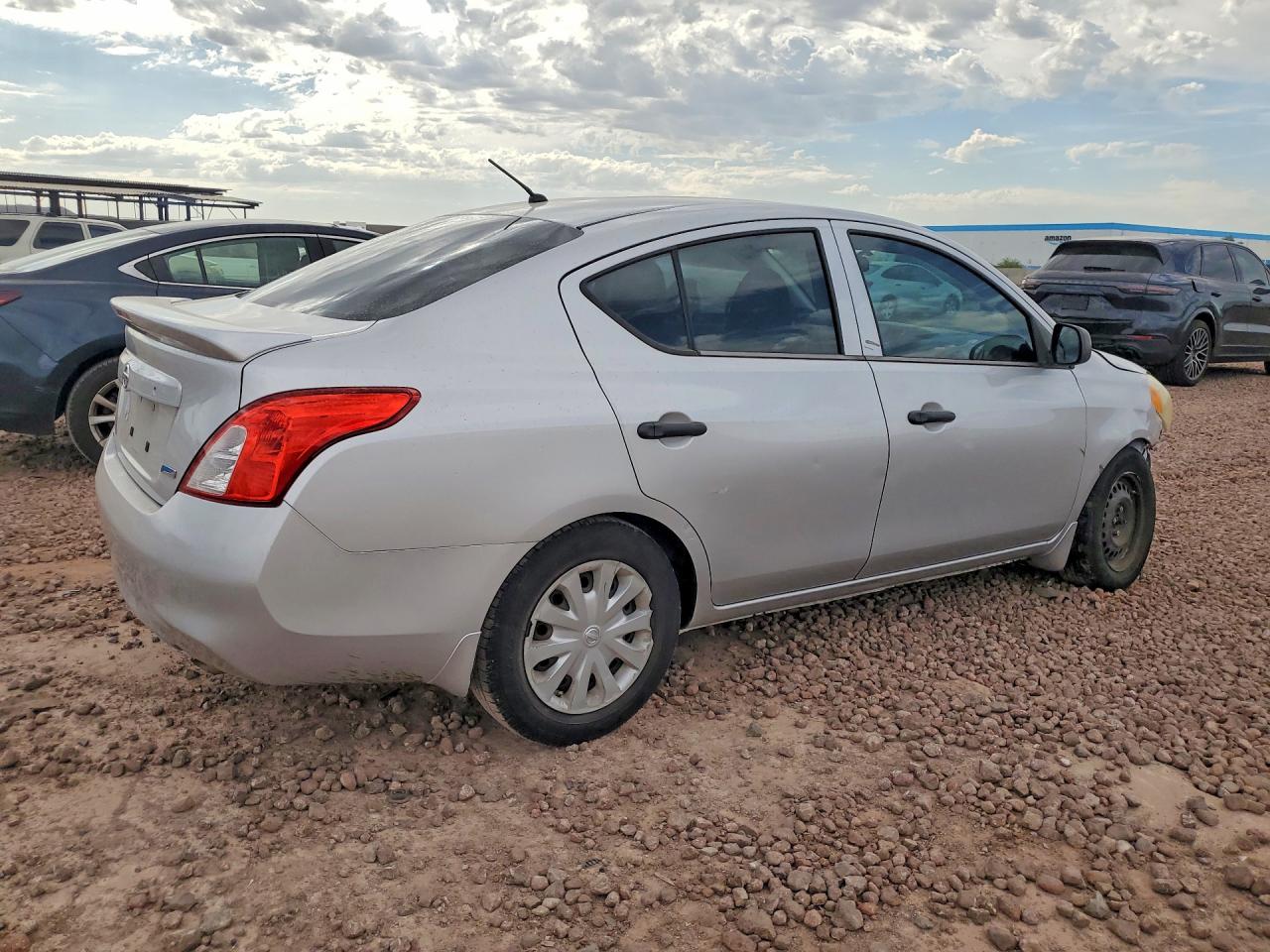 2013 Nissan Versa 1.6 S Silver vin: 3N1CN7AP8DL890052
