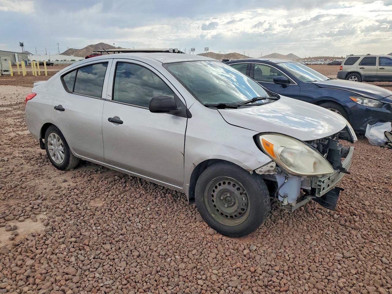 2013 Nissan Versa 1.6 S Silver vin: 3N1CN7AP8DL890052