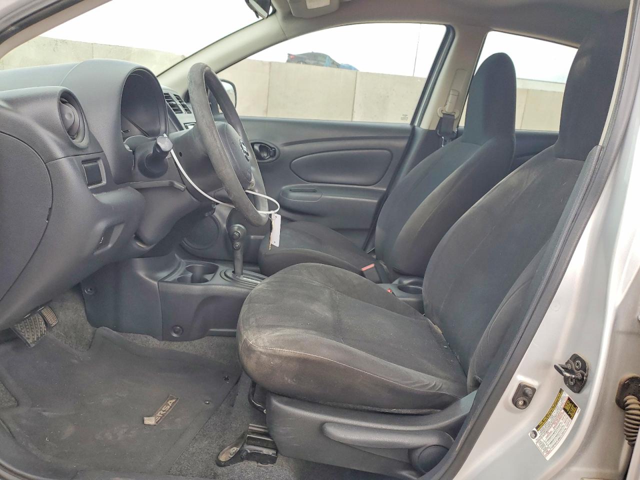 2013 Nissan Versa 1.6 S Silver vin: 3N1CN7AP8DL890052
