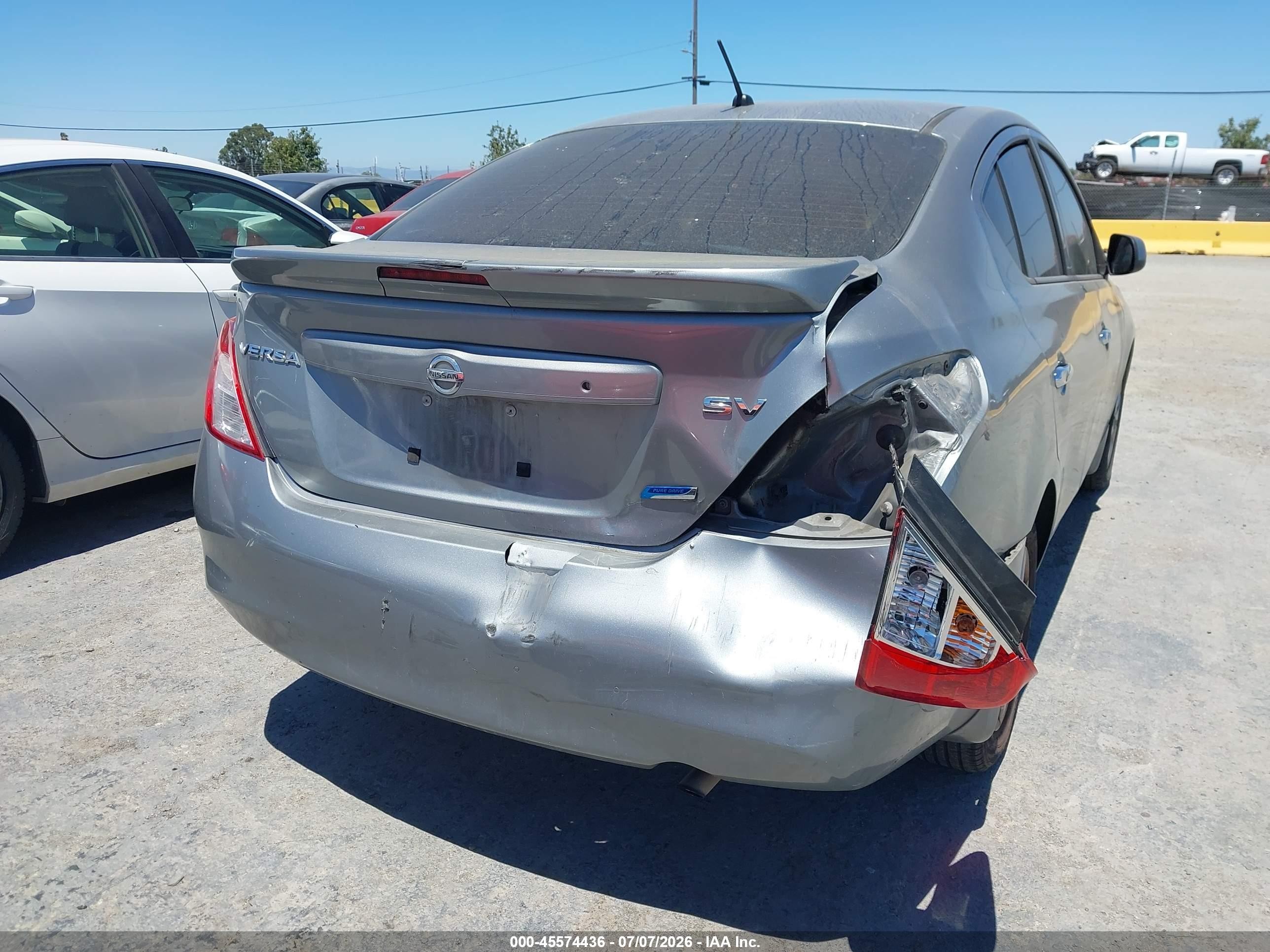 2014 Nissan Versa 1.6 Sv Серый vin: 3N1CN7AP8EL809987