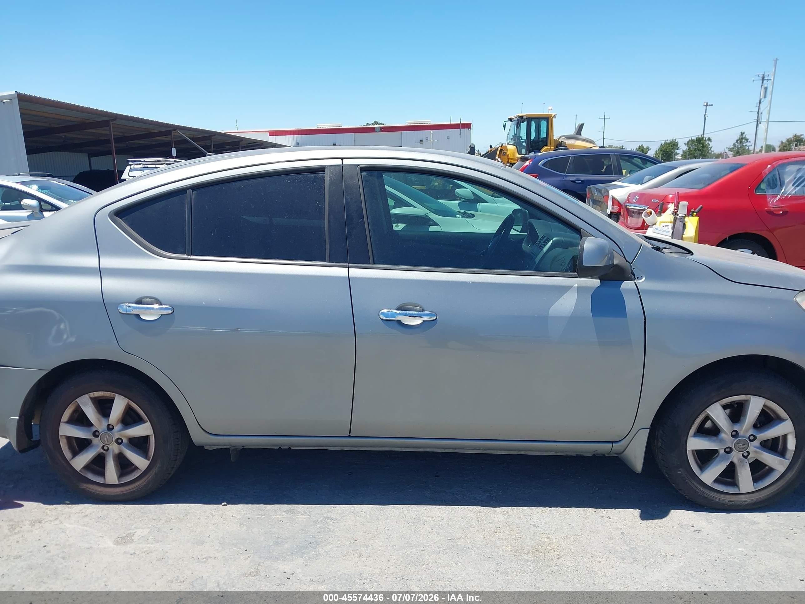 2014 Nissan Versa 1.6 Sv Серый vin: 3N1CN7AP8EL809987