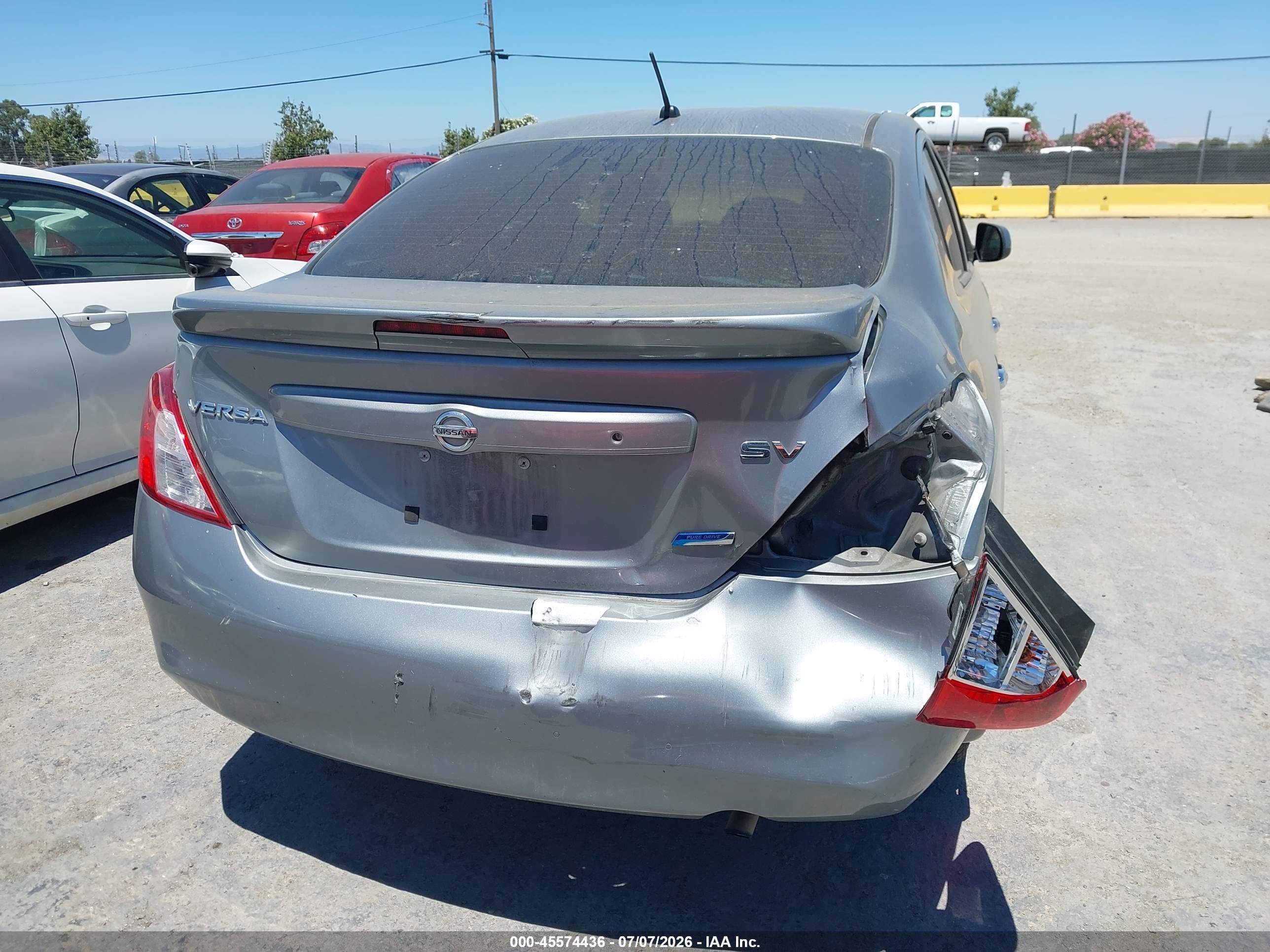 2014 Nissan Versa 1.6 Sv Серый vin: 3N1CN7AP8EL809987
