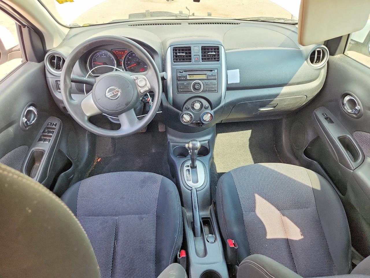 2014 Nissan Versa 1.6 S Белый vin: 3N1CN7AP8EL828376
