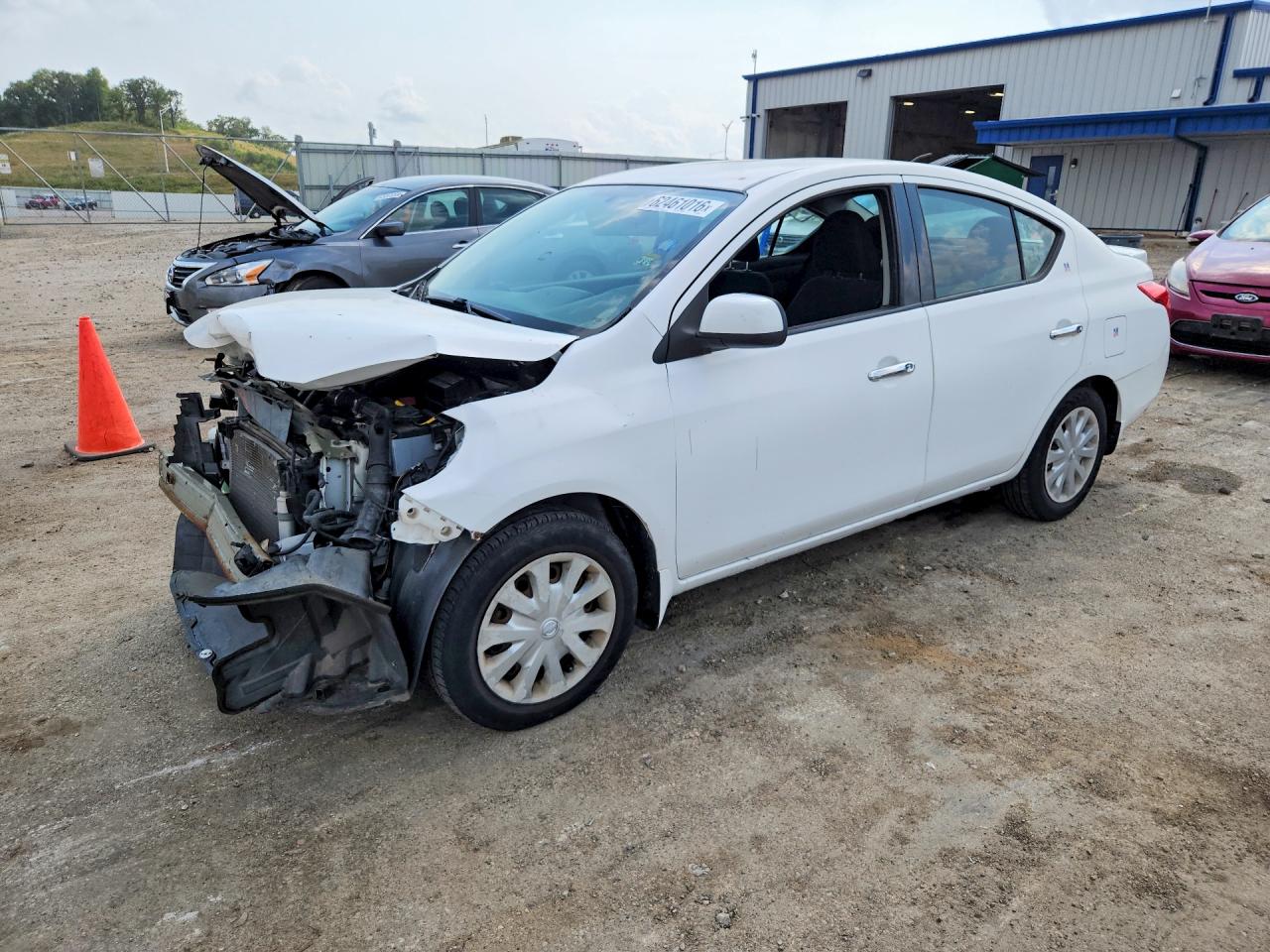 2014 Nissan Versa 1.6 S Белый vin: 3N1CN7AP8EL828376