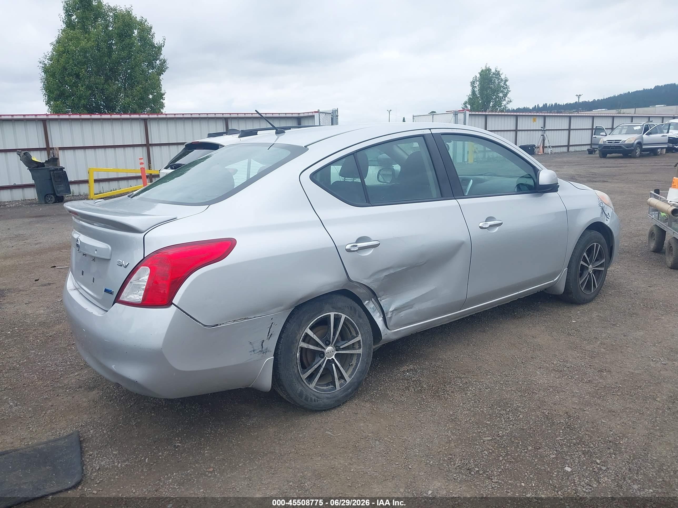 2014 Nissan Versa 1.6 Sv Silver vin: 3N1CN7AP8EL830581