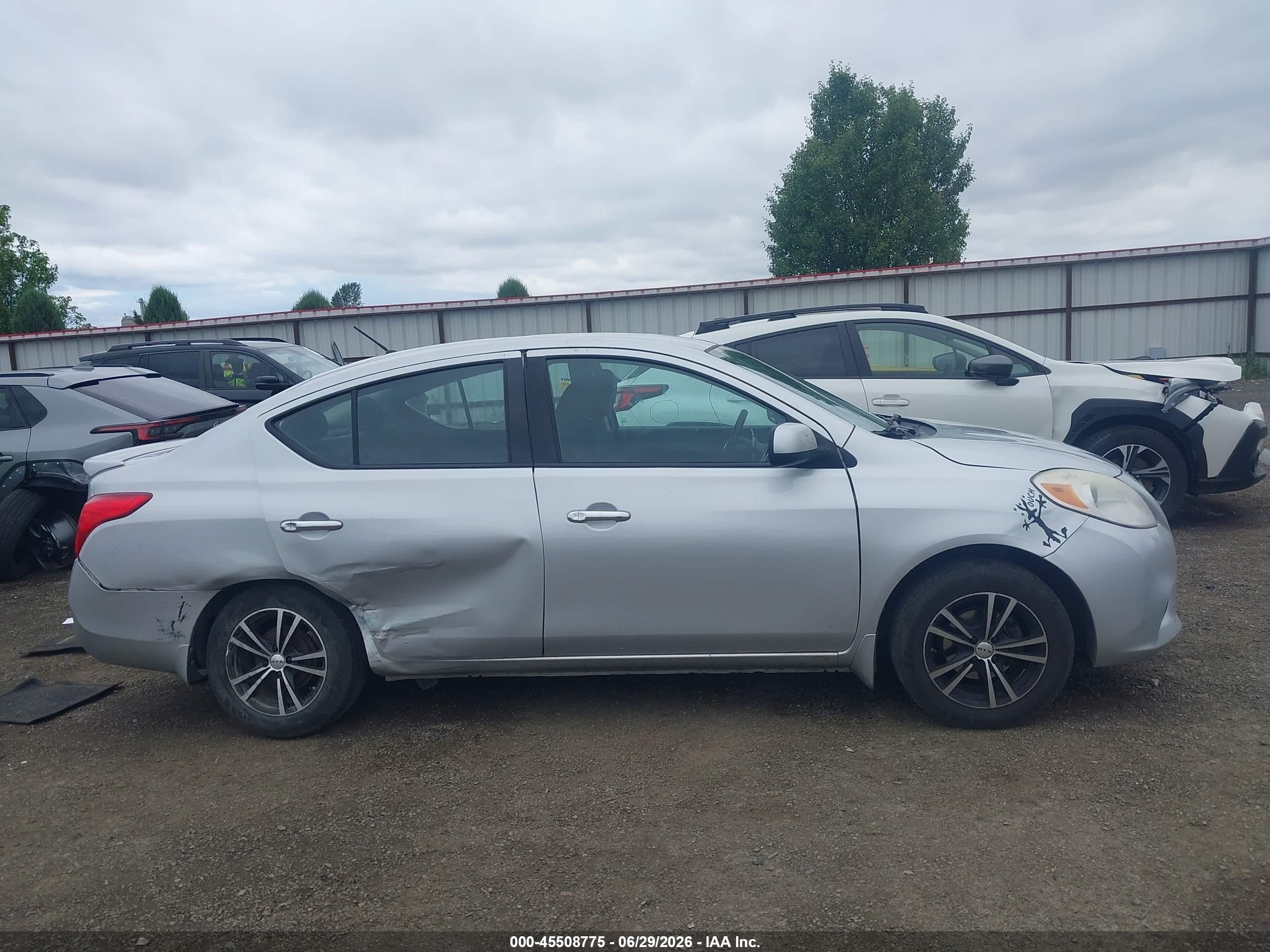 2014 Nissan Versa 1.6 Sv Silver vin: 3N1CN7AP8EL830581