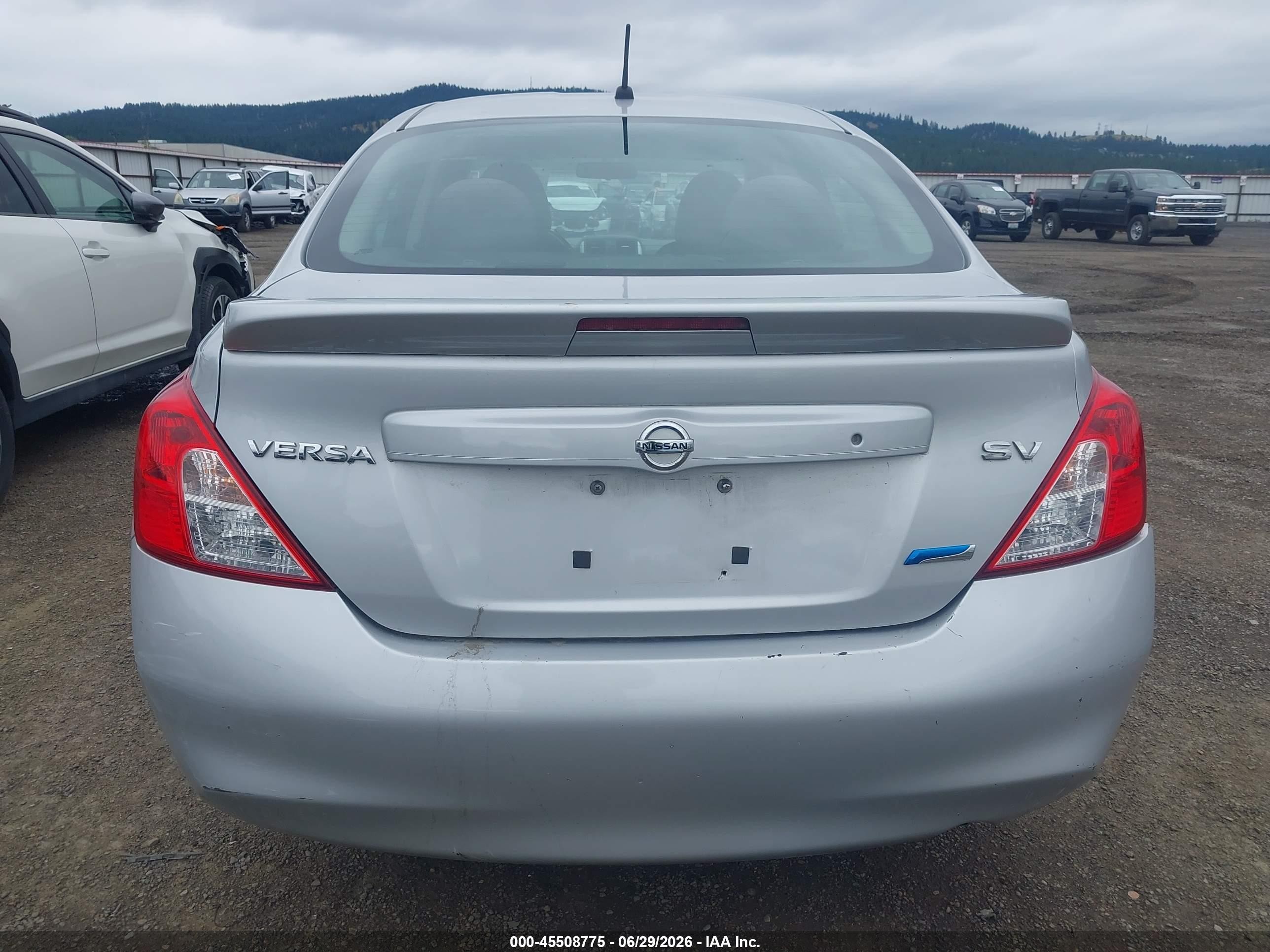 2014 Nissan Versa 1.6 Sv Silver vin: 3N1CN7AP8EL830581