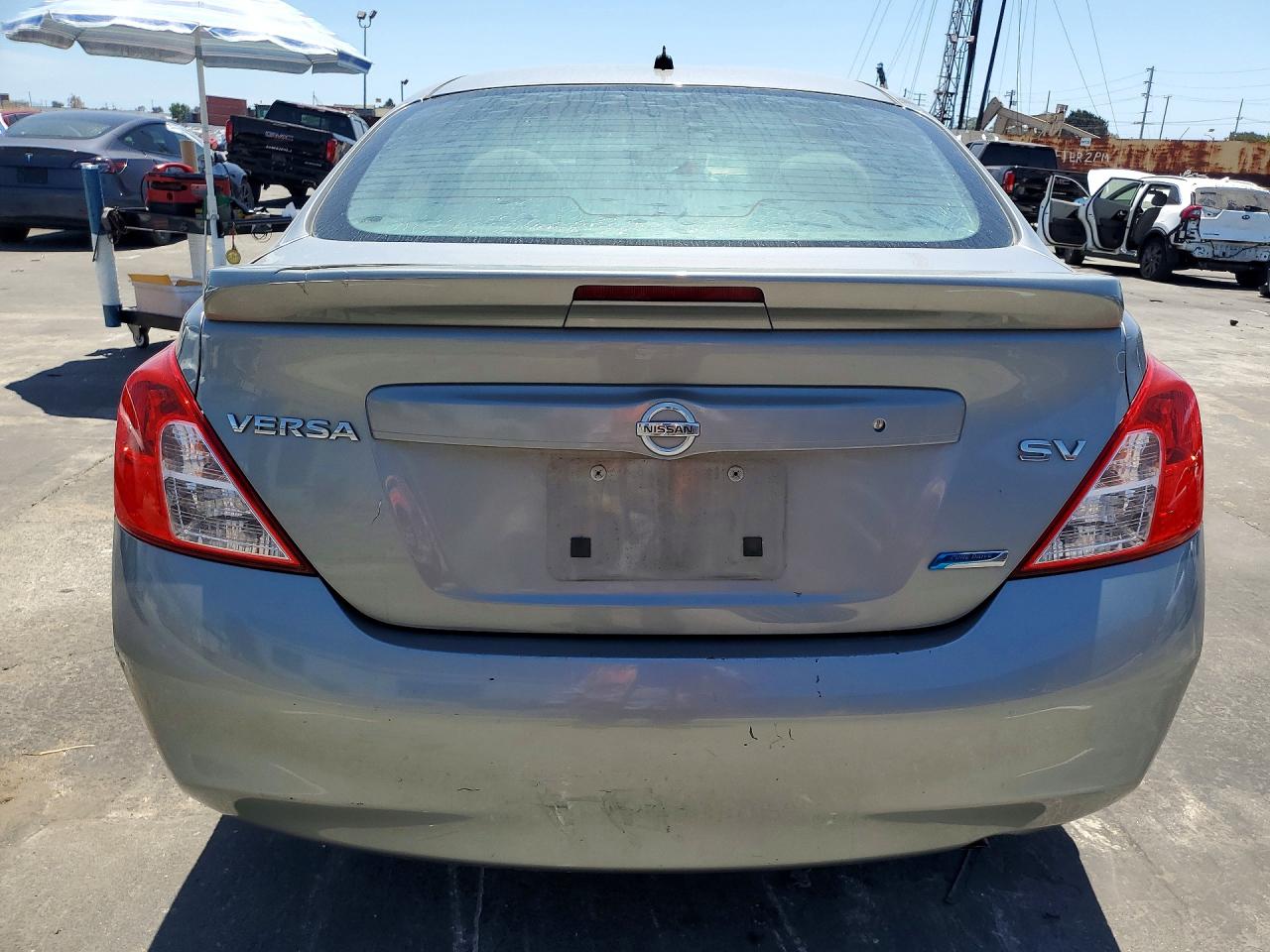 2014 Nissan Versa 1.6 Sv Silver vin: 3N1CN7AP8EL836946