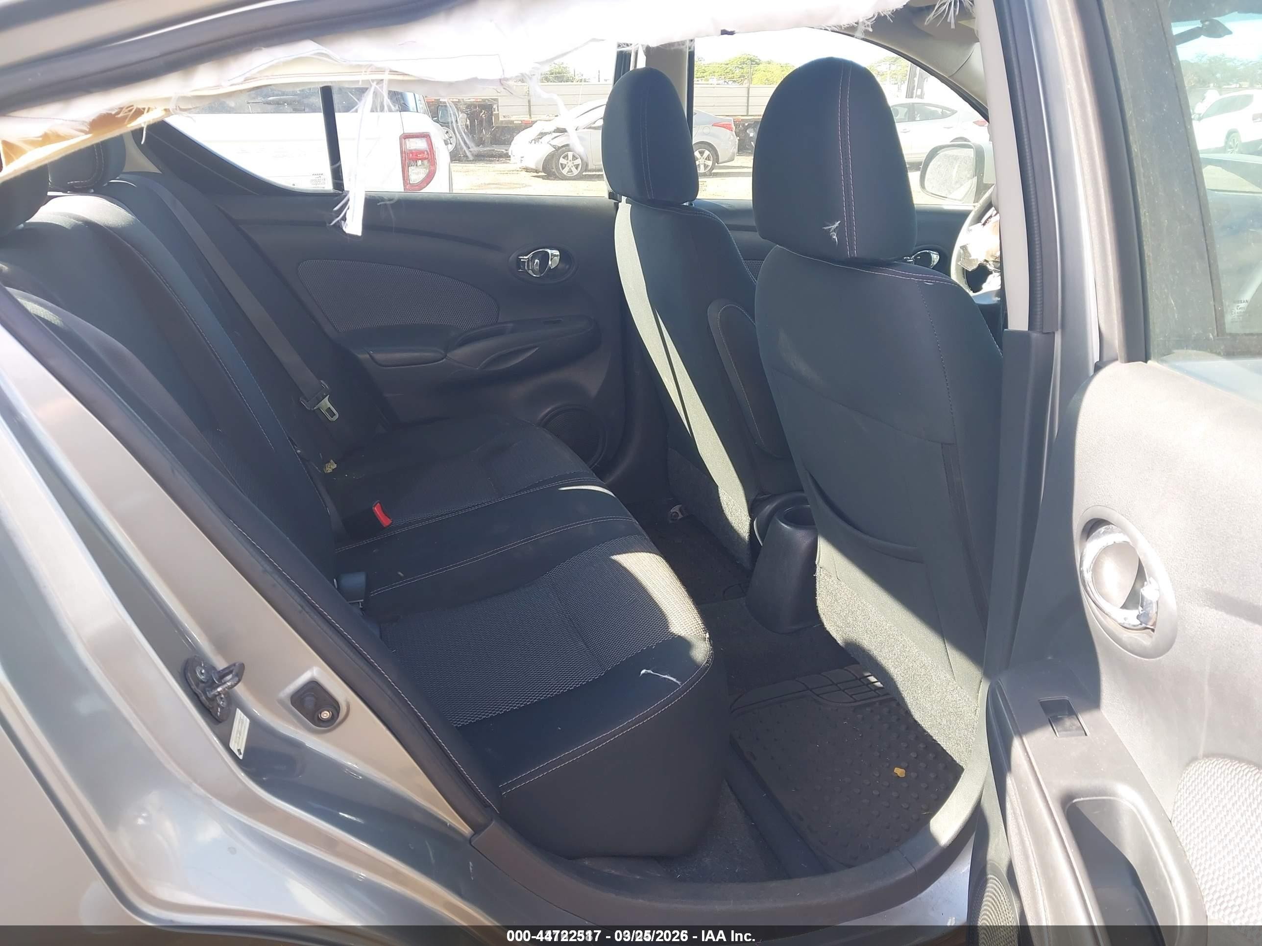 2014 Nissan Versa 1.6 Sv Silver vin: 3N1CN7AP8EL839605