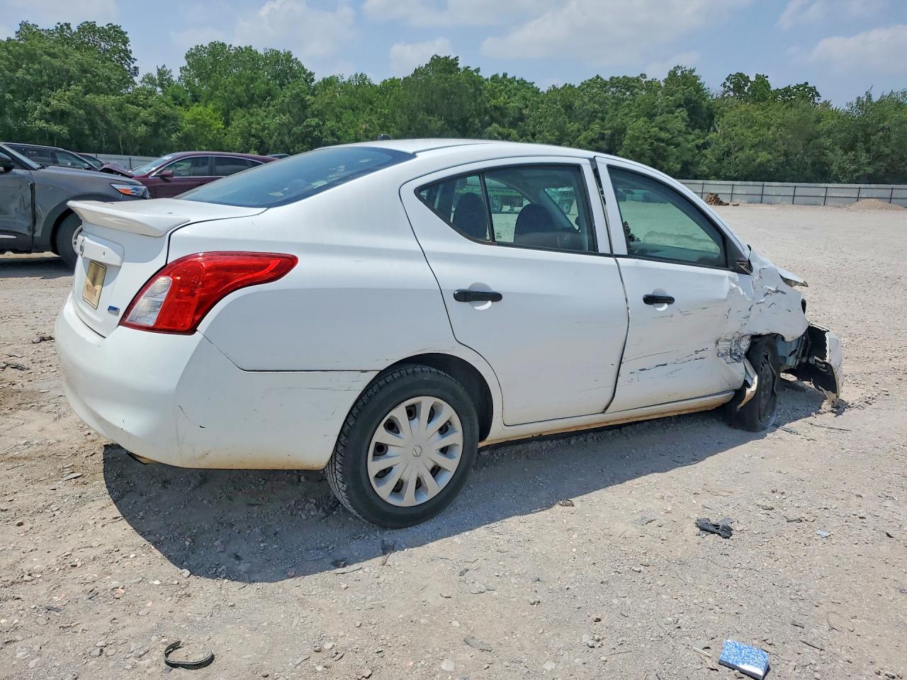 2014 Nissan Versa 1.6 S Plus Белый vin: 3N1CN7AP8EL846263