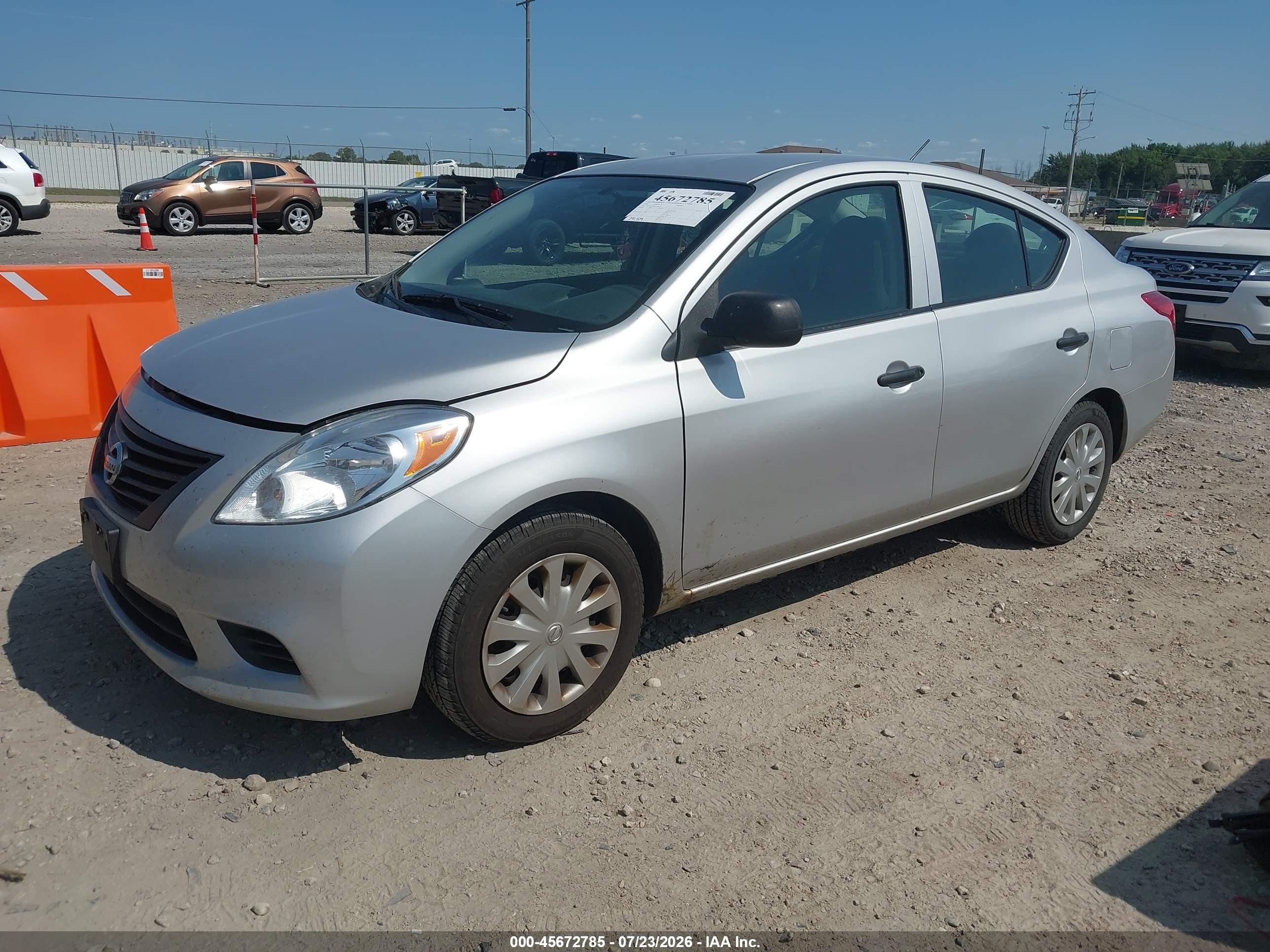 2014 Nissan Versa 1.6 S Silver vin: 3N1CN7AP8EL856419