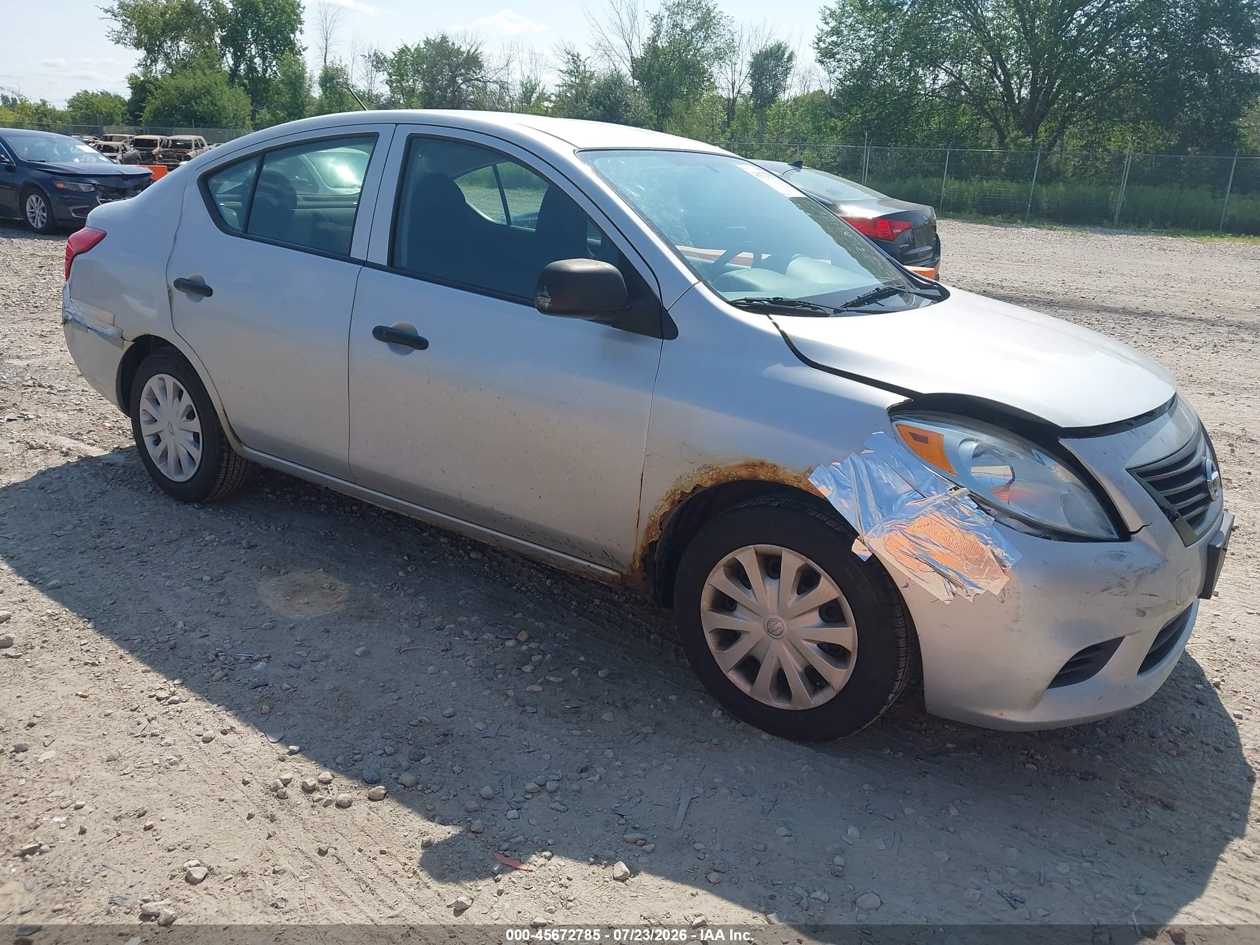 2014 Nissan Versa 1.6 S Silver vin: 3N1CN7AP8EL856419