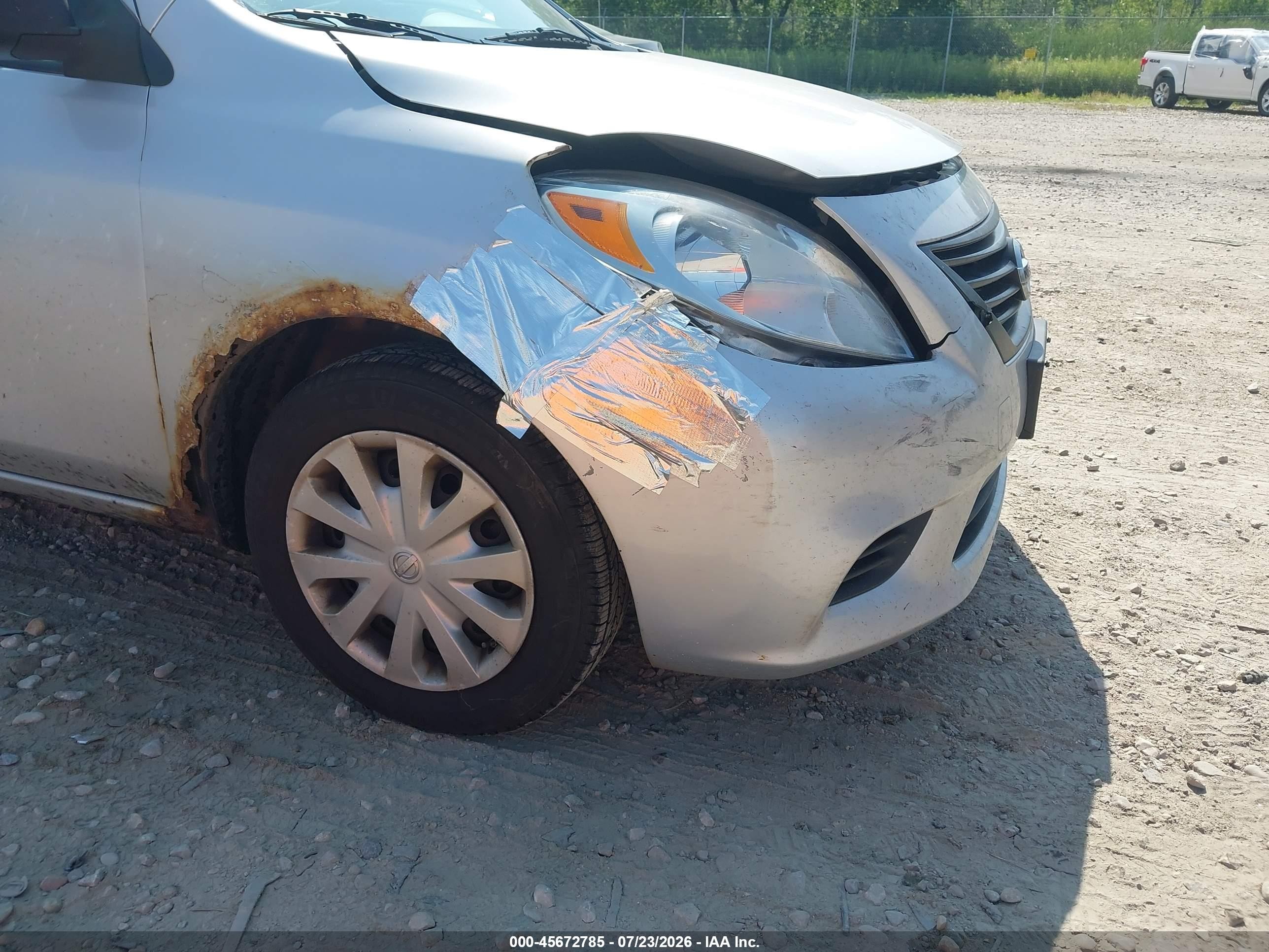 2014 Nissan Versa 1.6 S Silver vin: 3N1CN7AP8EL856419