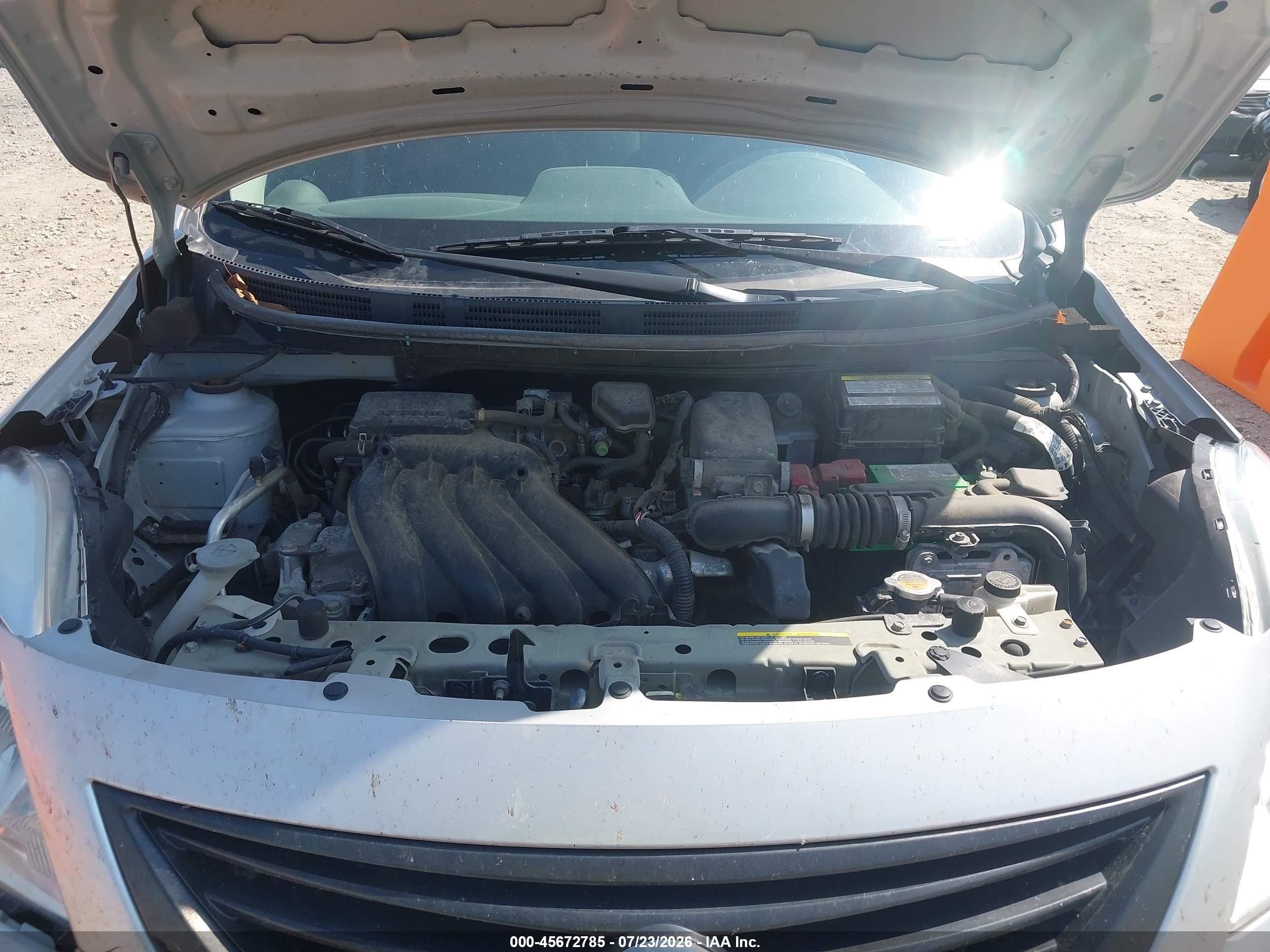 2014 Nissan Versa 1.6 S Silver vin: 3N1CN7AP8EL856419