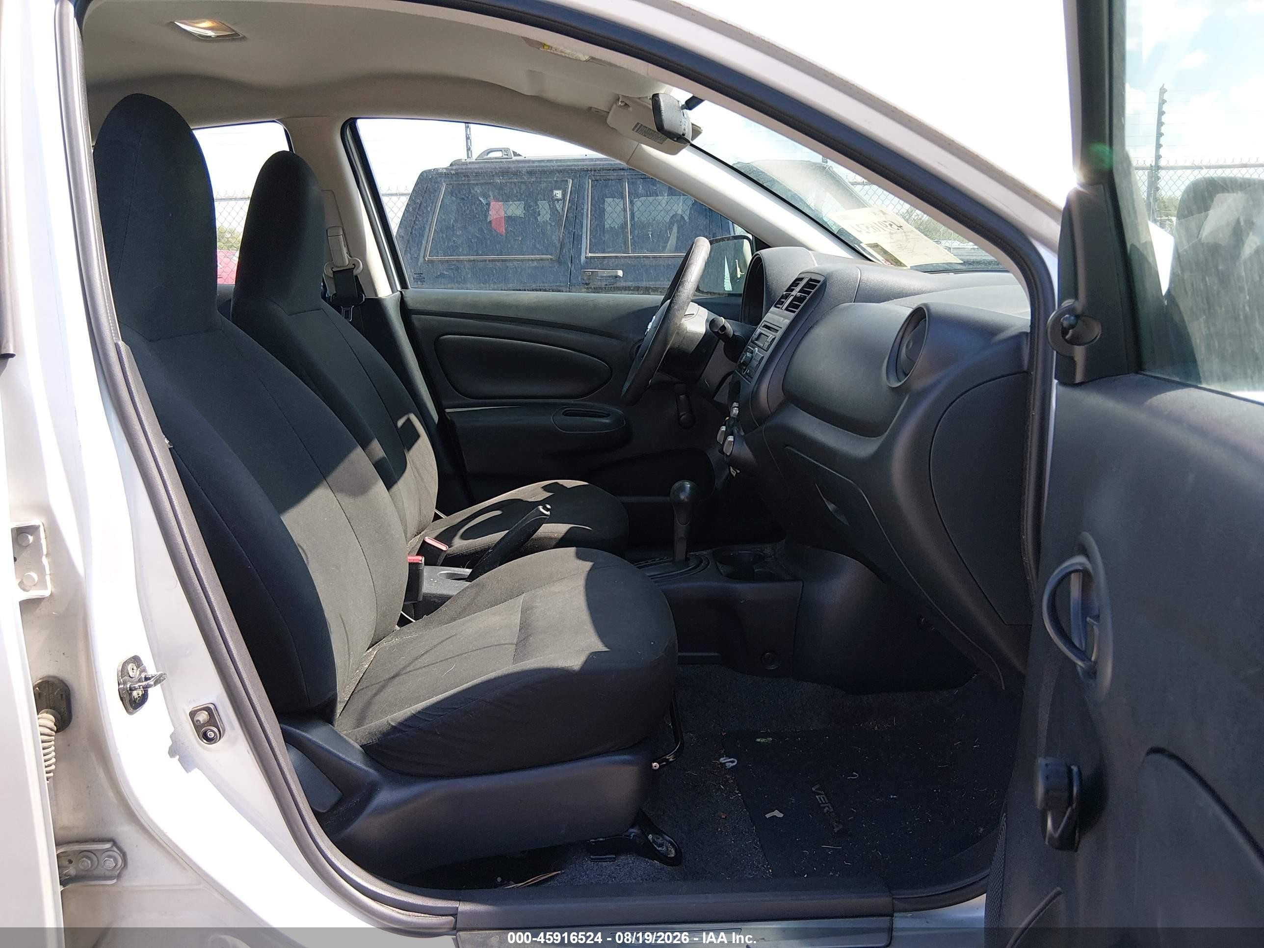 2014 Nissan Versa 1.6 S+ Silver vin: 3N1CN7AP8EL876427