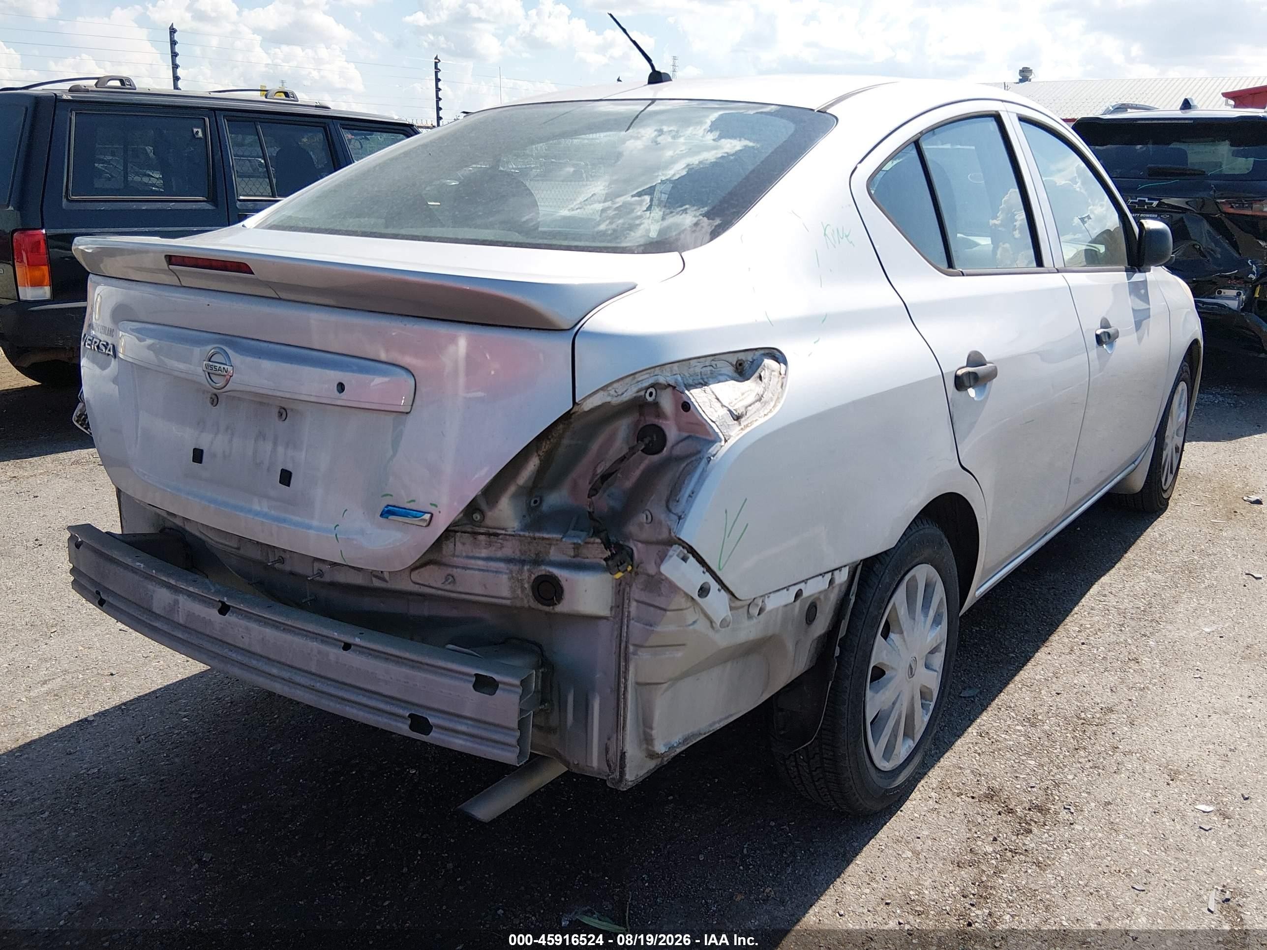 2014 Nissan Versa 1.6 S+ Silver vin: 3N1CN7AP8EL876427