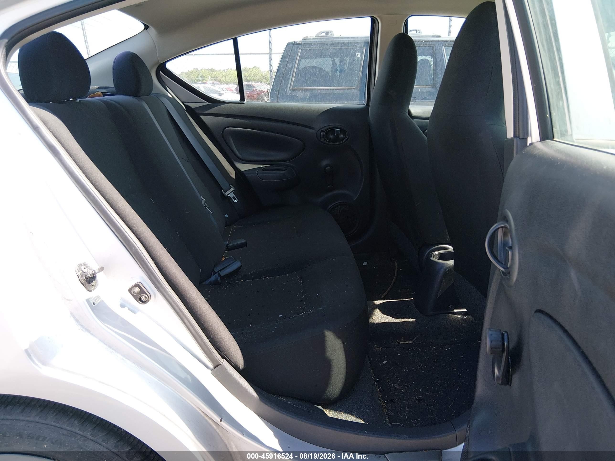 2014 Nissan Versa 1.6 S+ Silver vin: 3N1CN7AP8EL876427