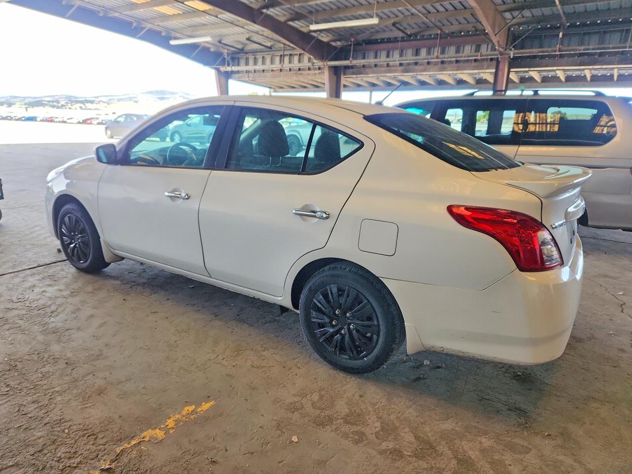 2015 Nissan Versa 1.6 S White vin: 3N1CN7AP8FL800921