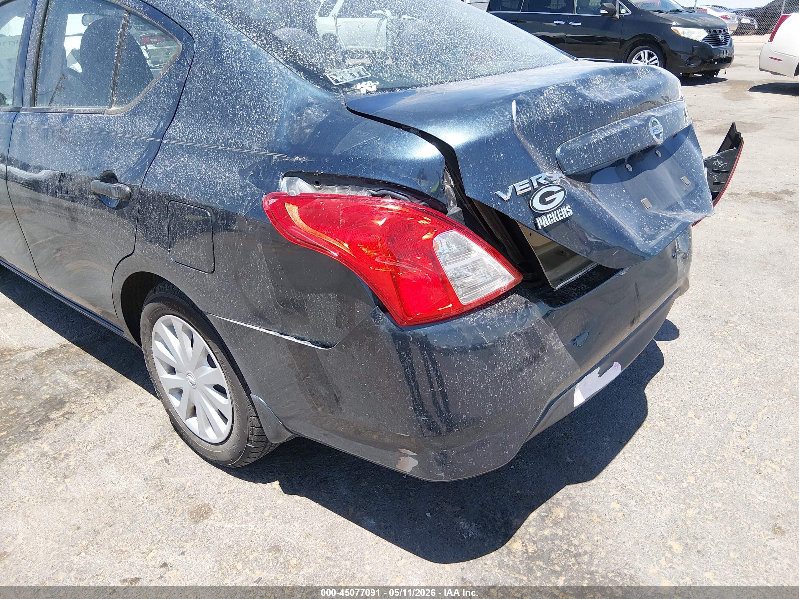 2015 Nissan Versa 1.6 S Зеленый vin: 3N1CN7AP8FL806279