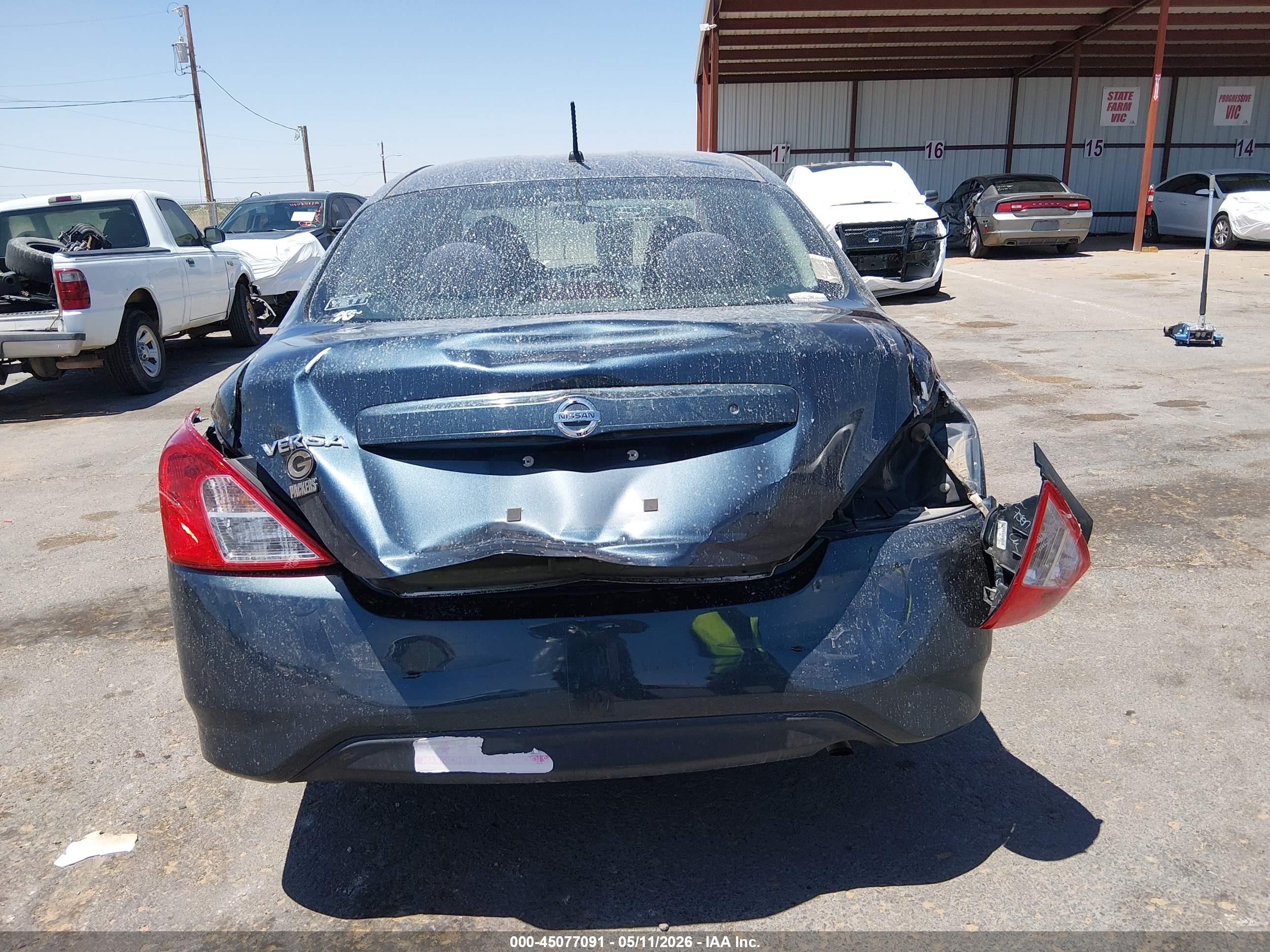 2015 Nissan Versa 1.6 S Зеленый vin: 3N1CN7AP8FL806279