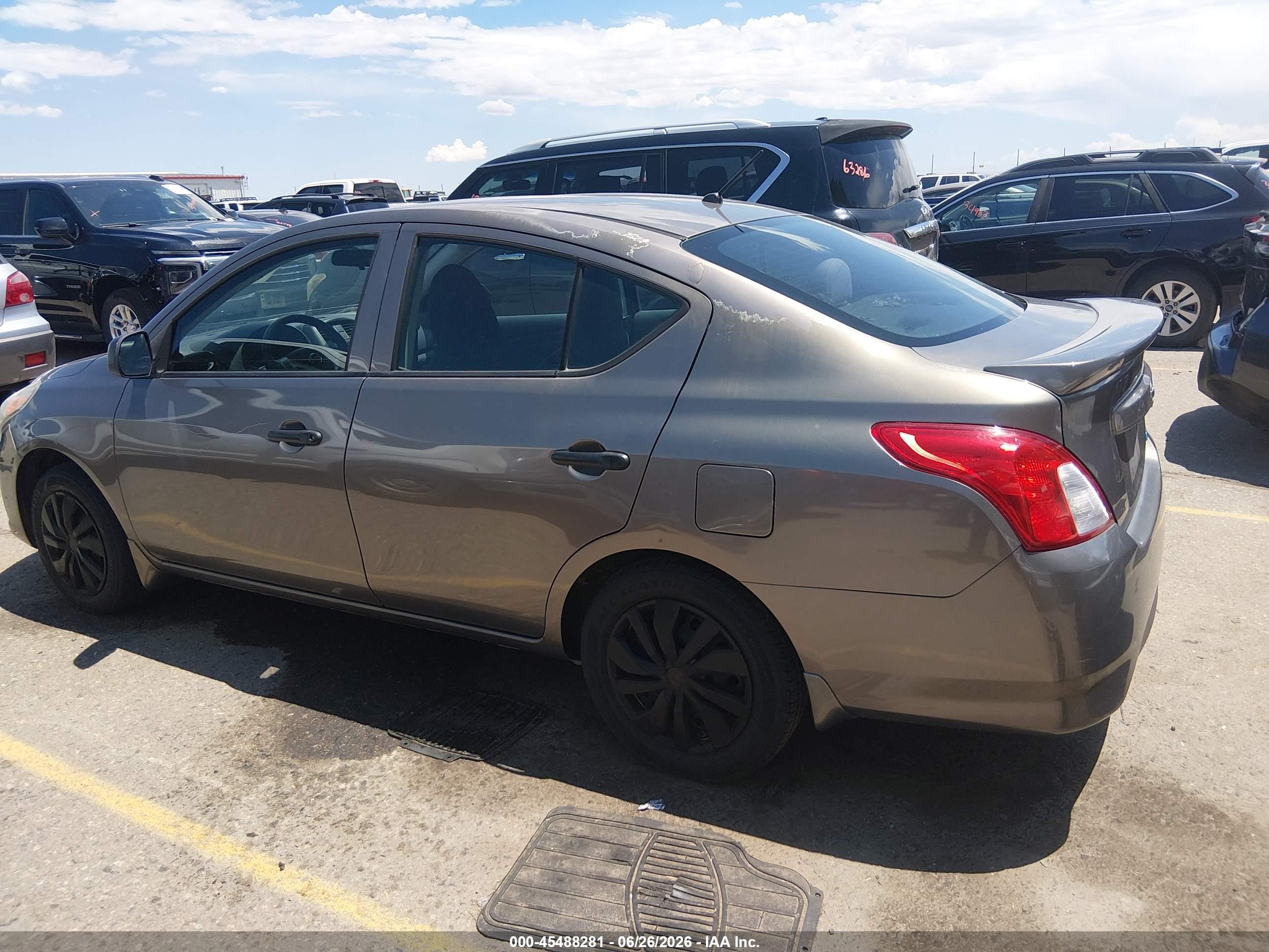 2015 Nissan Versa 1.6 S+ Gray vin: 3N1CN7AP8FL812681
