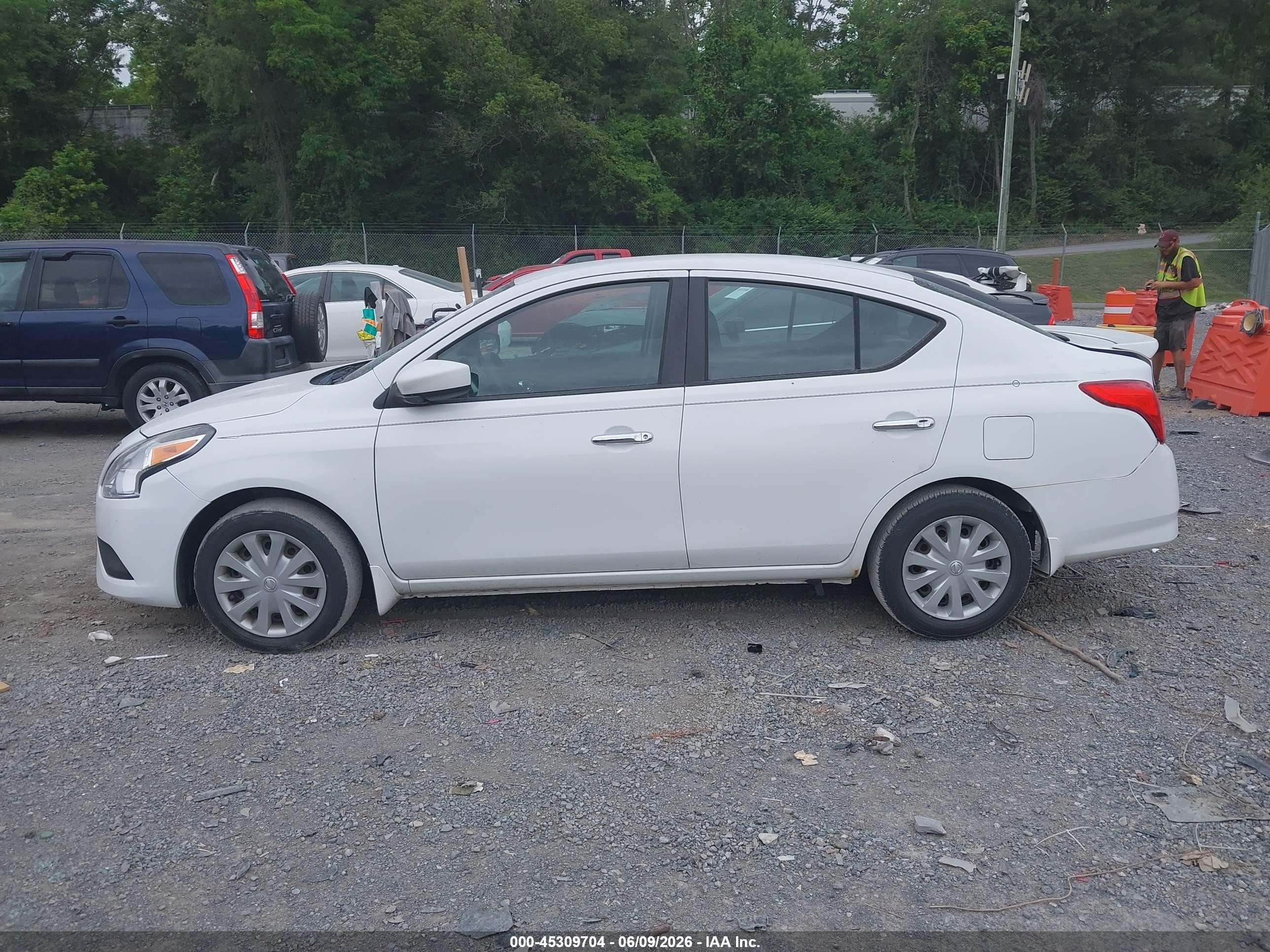 2015 Nissan Versa 1.6 Sv White vin: 3N1CN7AP8FL824832