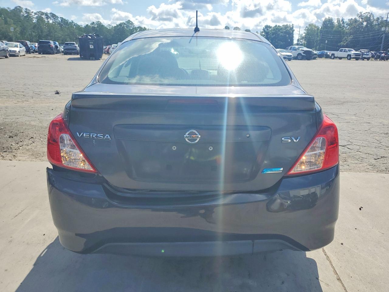 2015 Nissan Versa 1.6 Sv Gray vin: 3N1CN7AP8FL833899