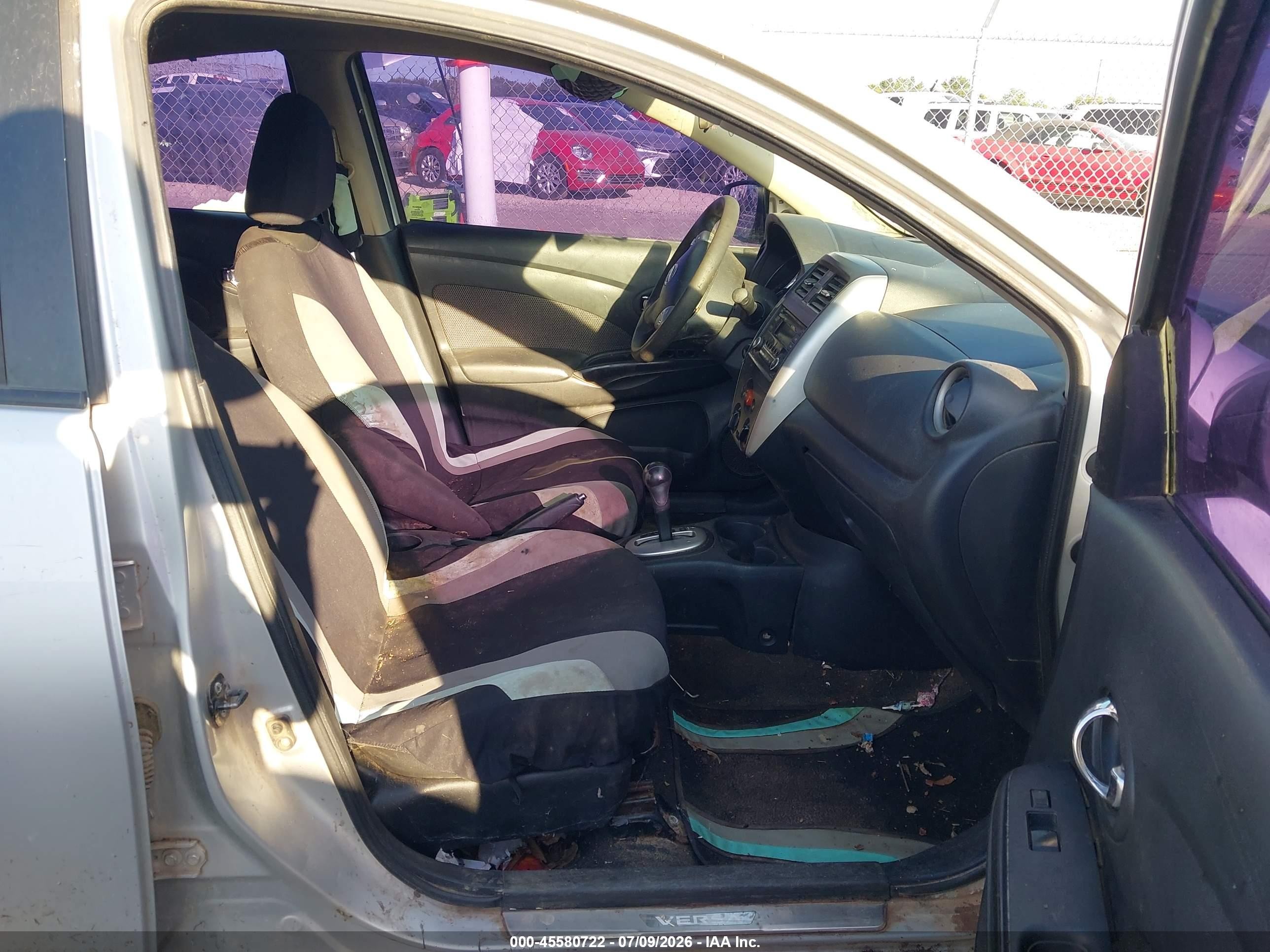 2015 Nissan Versa 1.6 Sv Silver vin: 3N1CN7AP8FL837449
