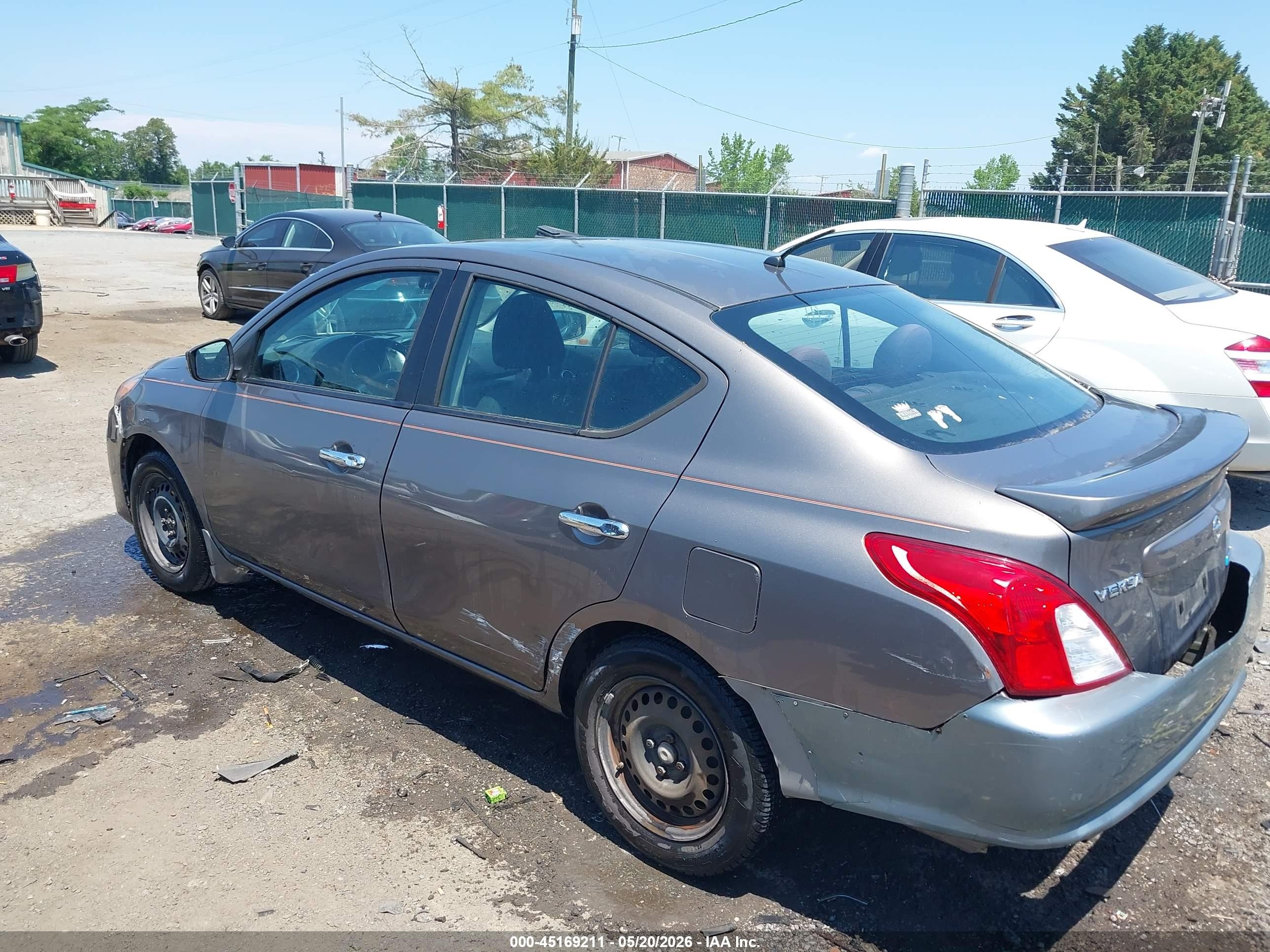 2015 Nissan Versa 1.6 Sv Gray vin: 3N1CN7AP8FL840917