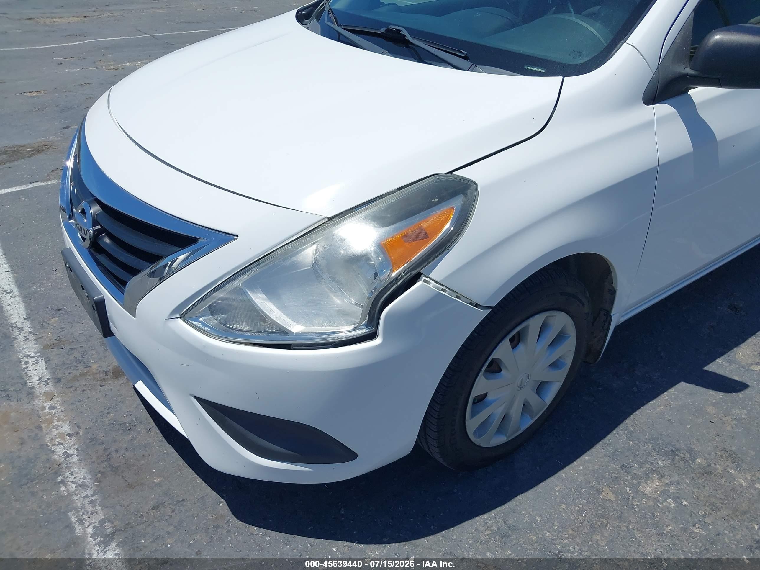 2015 Nissan Versa 1.6 S Белый vin: 3N1CN7AP8FL864540