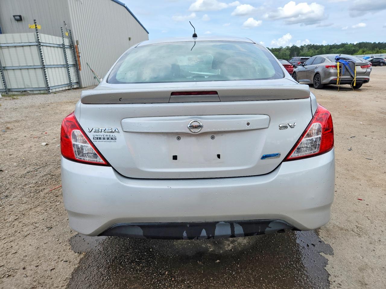2015 Nissan Versa 1.6 Sv Silver vin: 3N1CN7AP8FL884447